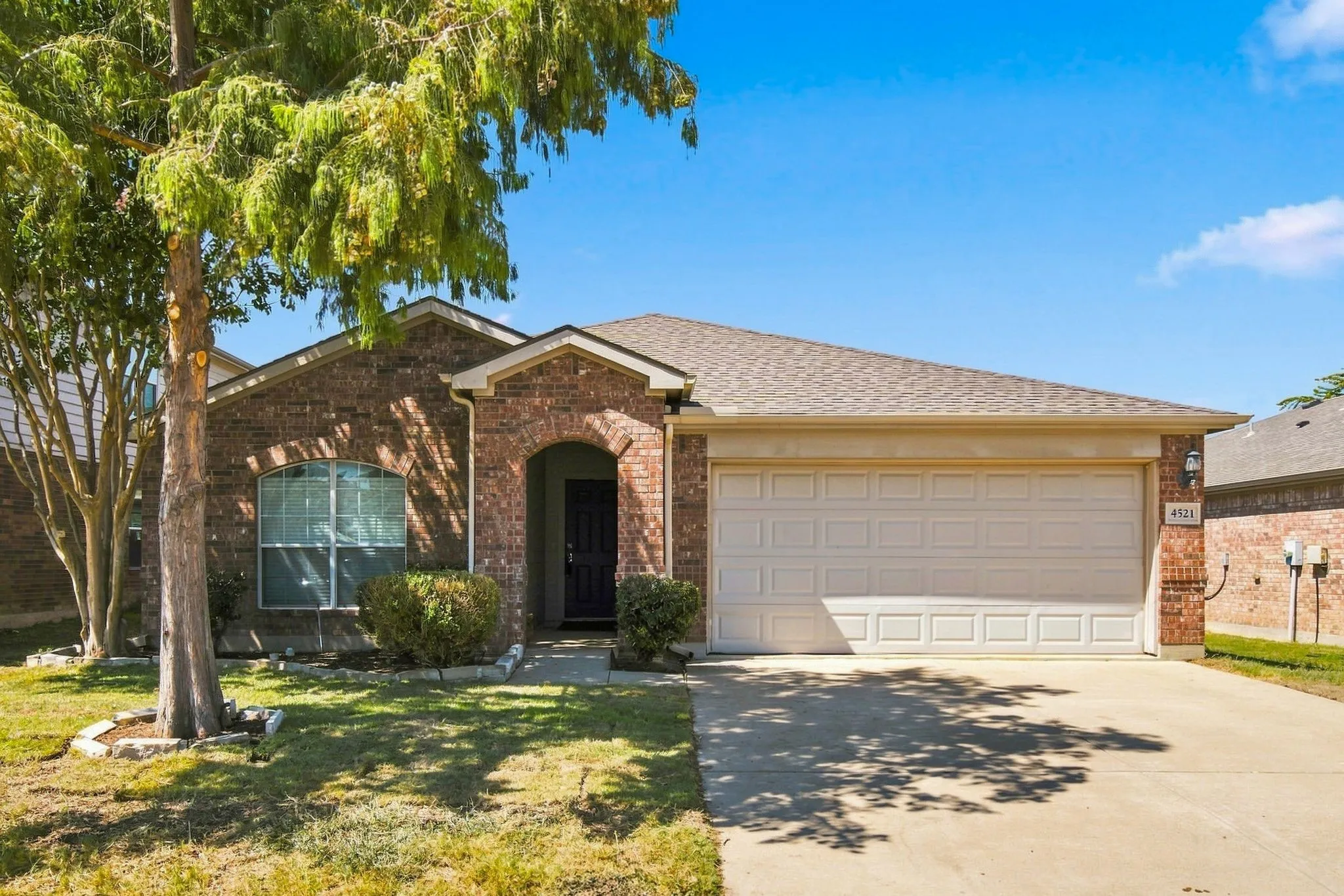 Single Family Residence For Rent in Tarrant County , 4521 Sheldon Trail, Fort Worth, Texas 76244, 3 Bedroom, 2 Bathroom, 2 Garage spaces, 1,840 Sqft, built in 2009, mls#21359538, Real Estate Agent in Fort Worth, Homes For Rent in Tarrant county, Homes For Rent in Fort Worth, Realtor in Fort Worth Texas, Real Estate Brokerage Independent Realty Texas, Luminita Cordes Realtor