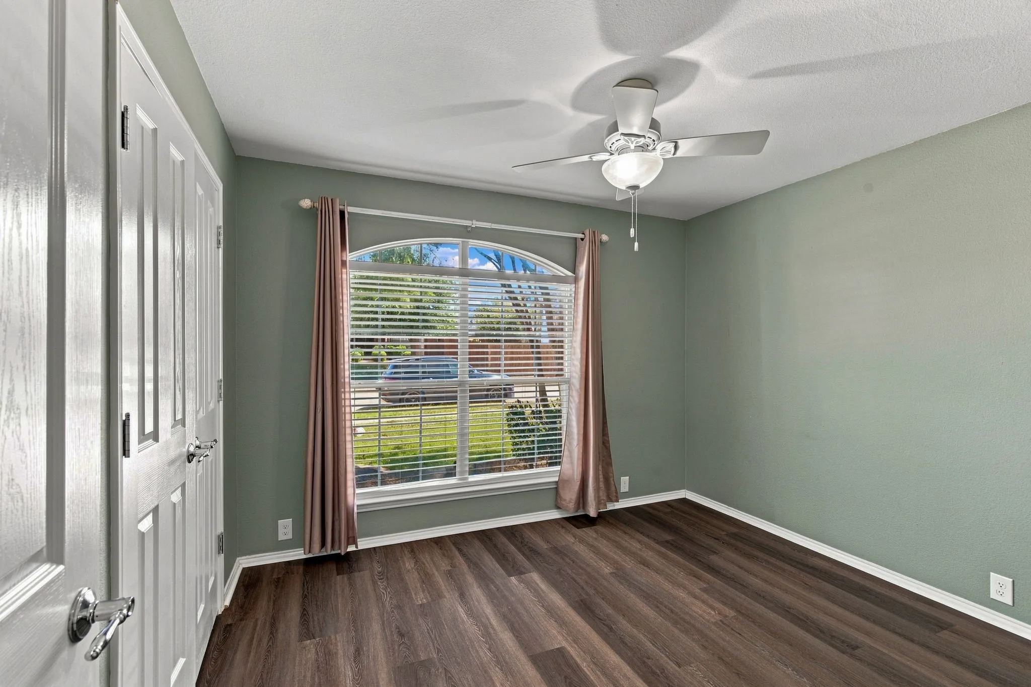 Single Family Residence For Rent in Tarrant County , 4521 Sheldon Trail, Fort Worth, Texas 76244, 3 Bedroom, 2 Bathroom, 2 Garage spaces, 1,840 Sqft, built in 2009, mls#21359538, Real Estate Agent in Fort Worth, Homes For Rent in Tarrant county, Homes For Rent in Fort Worth, Realtor in Fort Worth Texas, Real Estate Brokerage Independent Realty Texas, Luminita Cordes Realtor