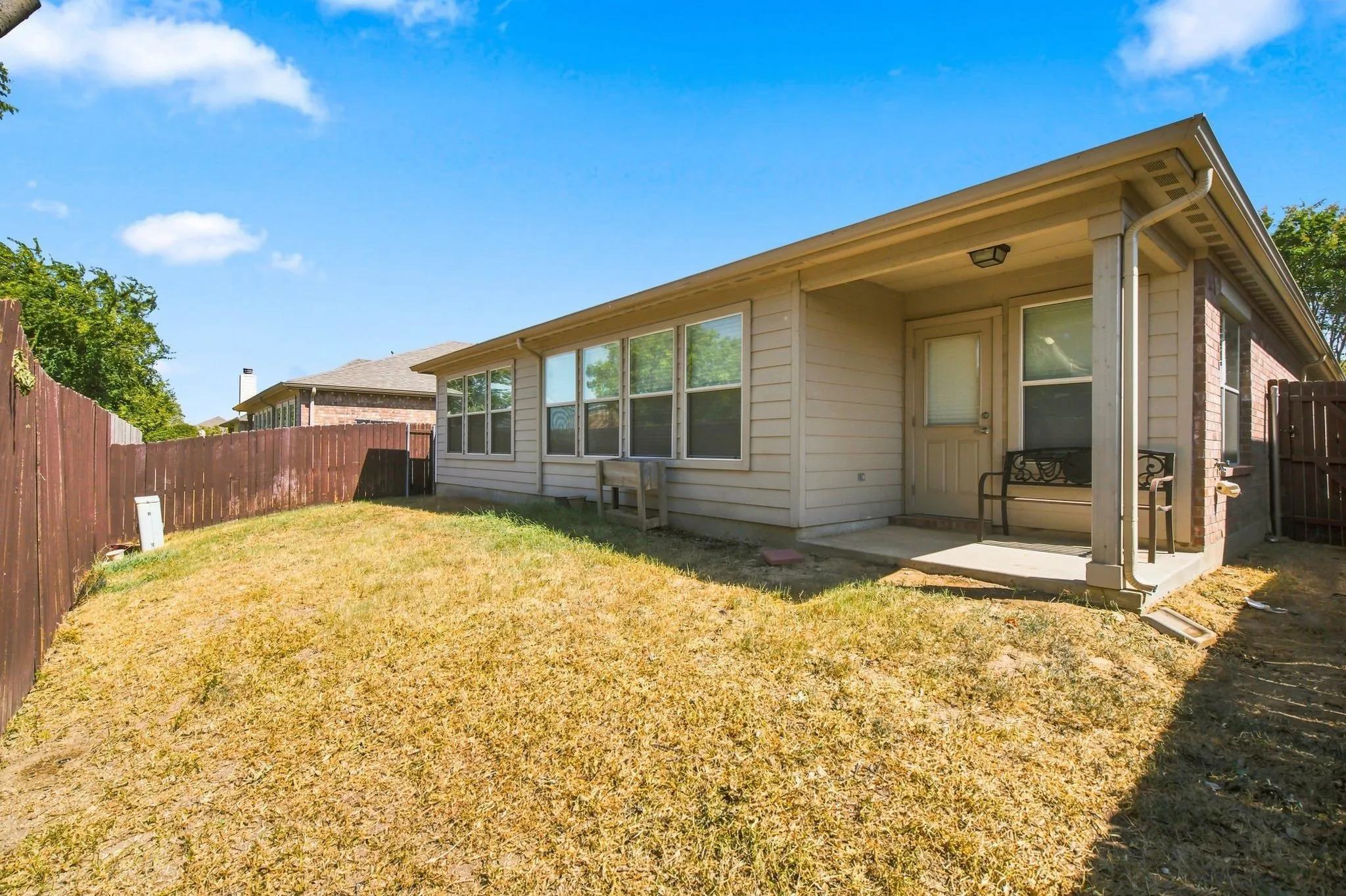 Single Family Residence For Rent in Tarrant County , 4521 Sheldon Trail, Fort Worth, Texas 76244, 3 Bedroom, 2 Bathroom, 2 Garage spaces, 1,840 Sqft, built in 2009, mls#21359538, Real Estate Agent in Fort Worth, Homes For Rent in Tarrant county, Homes For Rent in Fort Worth, Realtor in Fort Worth Texas, Real Estate Brokerage Independent Realty Texas, Luminita Cordes Realtor
