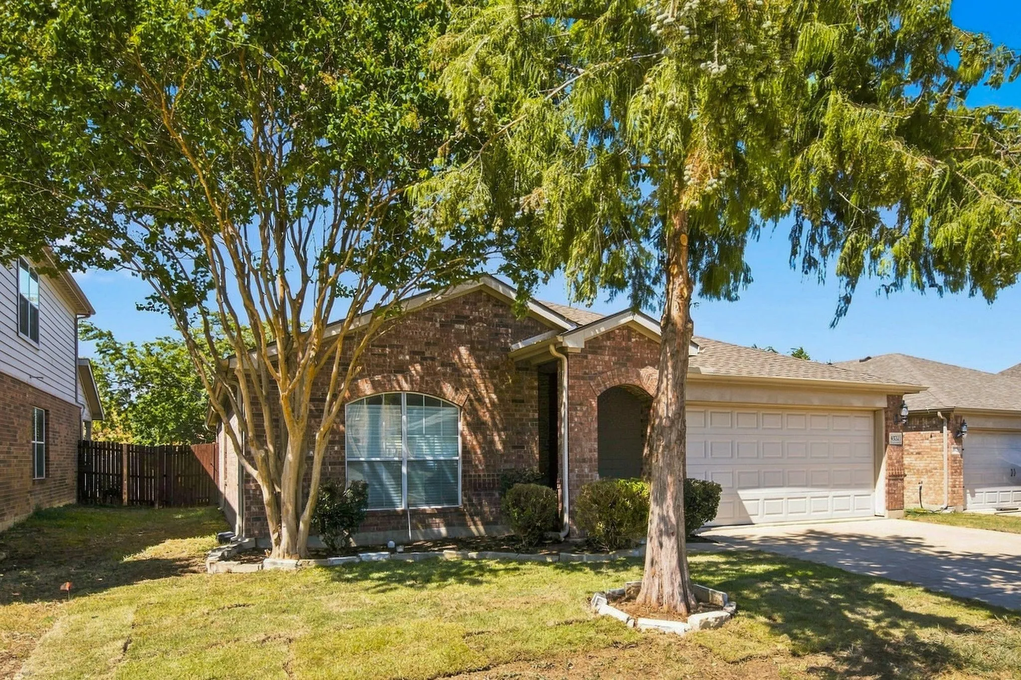 Single Family Residence For Rent in Tarrant County , 4521 Sheldon Trail, Fort Worth, Texas 76244, 3 Bedroom, 2 Bathroom, 2 Garage spaces, 1,840 Sqft, built in 2009, mls#21359538, Real Estate Agent in Fort Worth, Homes For Rent in Tarrant county, Homes For Rent in Fort Worth, Realtor in Fort Worth Texas, Real Estate Brokerage Independent Realty Texas, Luminita Cordes Realtor