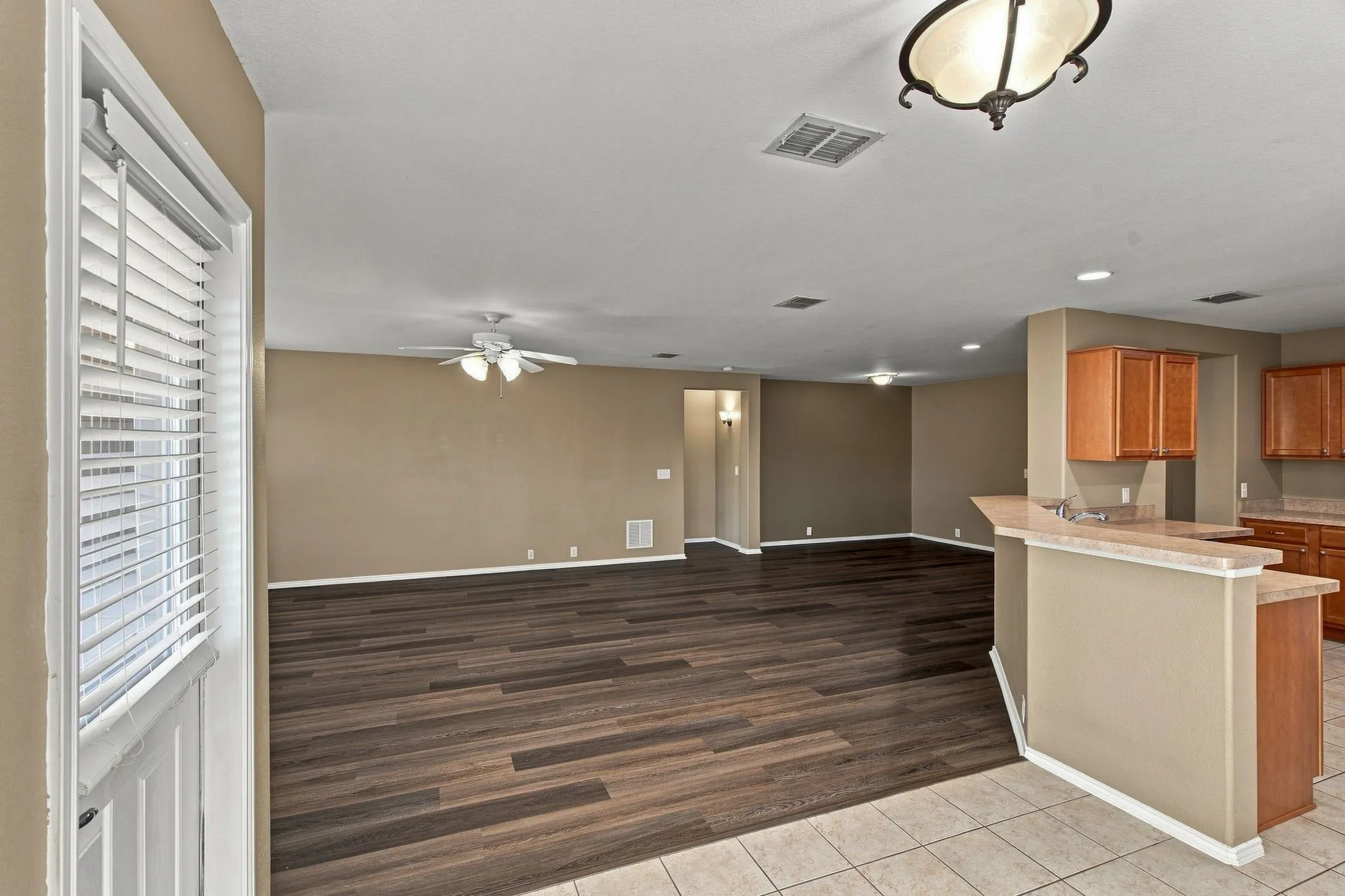 Single Family Residence For Rent in Tarrant County , 4521 Sheldon Trail, Fort Worth, Texas 76244, 3 Bedroom, 2 Bathroom, 2 Garage spaces, 1,840 Sqft, built in 2009, mls#21359538, Real Estate Agent in Fort Worth, Homes For Rent in Tarrant county, Homes For Rent in Fort Worth, Realtor in Fort Worth Texas, Real Estate Brokerage Independent Realty Texas, Luminita Cordes Realtor