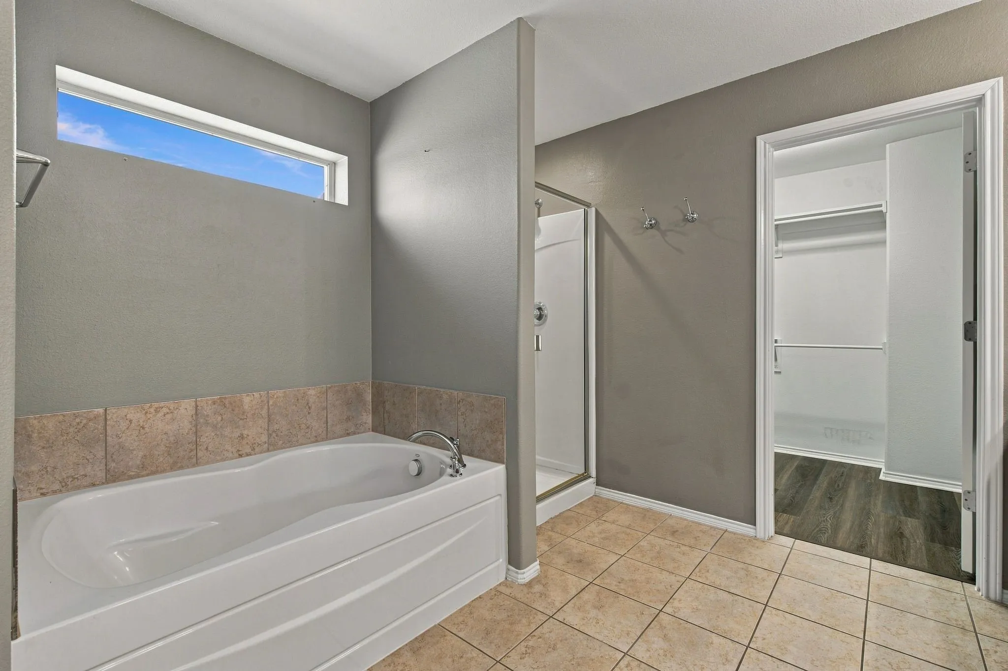 Single Family Residence For Rent in Tarrant County , 4521 Sheldon Trail, Fort Worth, Texas 76244, 3 Bedroom, 2 Bathroom, 2 Garage spaces, 1,840 Sqft, built in 2009, mls#21359538, Real Estate Agent in Fort Worth, Homes For Rent in Tarrant county, Homes For Rent in Fort Worth, Realtor in Fort Worth Texas, Real Estate Brokerage Independent Realty Texas, Luminita Cordes Realtor