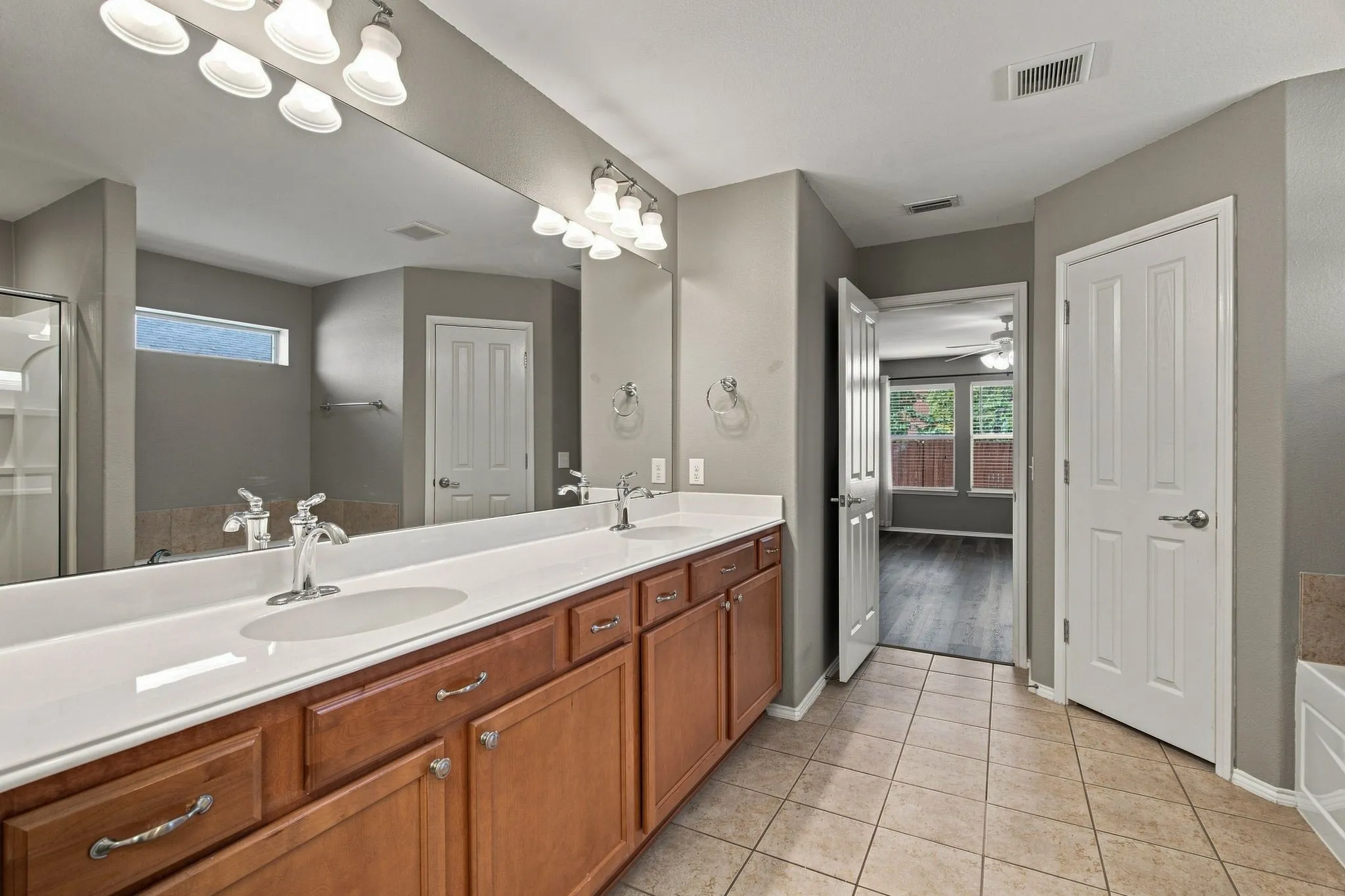 Single Family Residence For Rent in Tarrant County , 4521 Sheldon Trail, Fort Worth, Texas 76244, 3 Bedroom, 2 Bathroom, 2 Garage spaces, 1,840 Sqft, built in 2009, mls#21359538, Real Estate Agent in Fort Worth, Homes For Rent in Tarrant county, Homes For Rent in Fort Worth, Realtor in Fort Worth Texas, Real Estate Brokerage Independent Realty Texas, Luminita Cordes Realtor