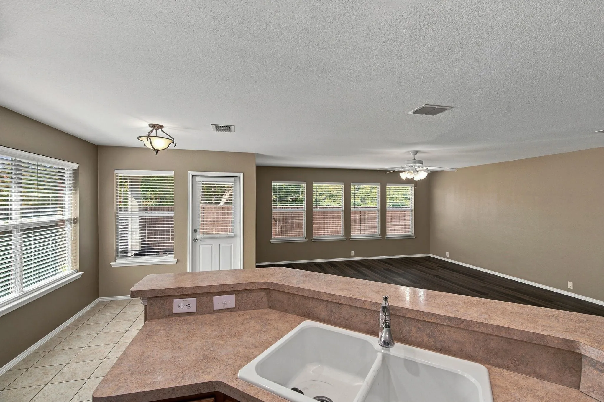 Single Family Residence For Rent in Tarrant County , 4521 Sheldon Trail, Fort Worth, Texas 76244, 3 Bedroom, 2 Bathroom, 2 Garage spaces, 1,840 Sqft, built in 2009, mls#21359538, Real Estate Agent in Fort Worth, Homes For Rent in Tarrant county, Homes For Rent in Fort Worth, Realtor in Fort Worth Texas, Real Estate Brokerage Independent Realty Texas, Luminita Cordes Realtor