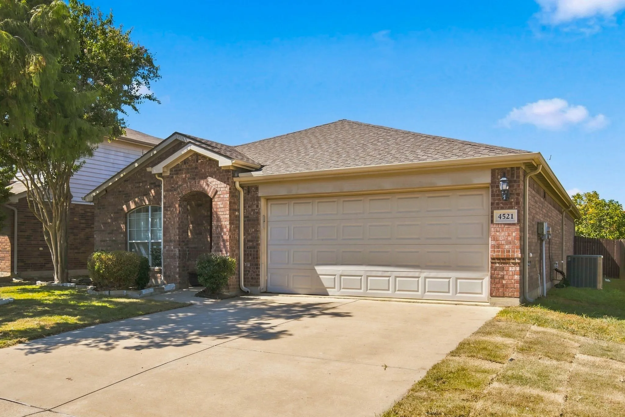 Single Family Residence For Rent in Tarrant County , 4521 Sheldon Trail, Fort Worth, Texas 76244, 3 Bedroom, 2 Bathroom, 2 Garage spaces, 1,840 Sqft, built in 2009, mls#21359538, Real Estate Agent in Fort Worth, Homes For Rent in Tarrant county, Homes For Rent in Fort Worth, Realtor in Fort Worth Texas, Real Estate Brokerage Independent Realty Texas, Luminita Cordes Realtor