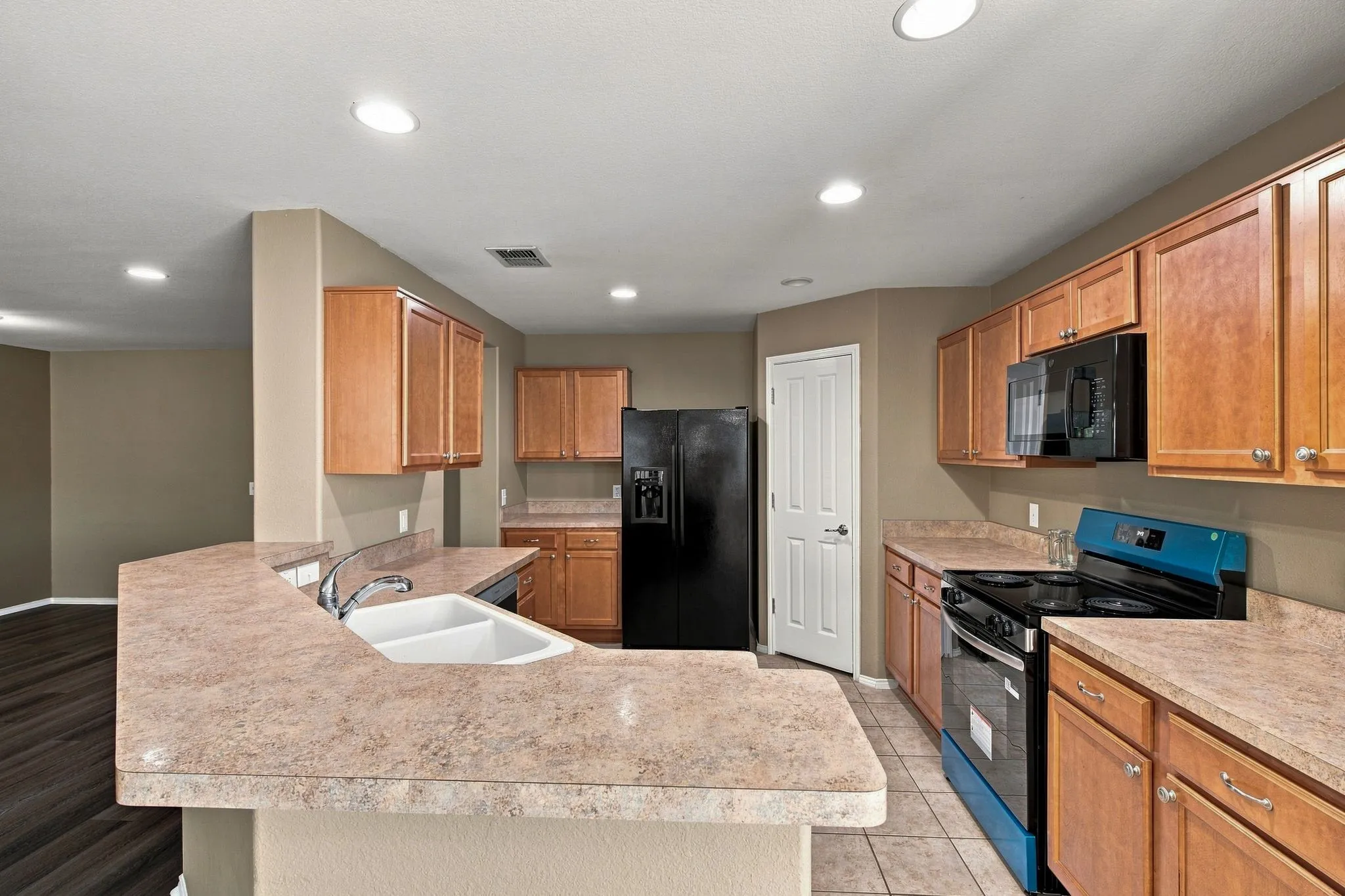 Single Family Residence For Rent in Tarrant County , 4521 Sheldon Trail, Fort Worth, Texas 76244, 3 Bedroom, 2 Bathroom, 2 Garage spaces, 1,840 Sqft, built in 2009, mls#21359538, Real Estate Agent in Fort Worth, Homes For Rent in Tarrant county, Homes For Rent in Fort Worth, Realtor in Fort Worth Texas, Real Estate Brokerage Independent Realty Texas, Luminita Cordes Realtor