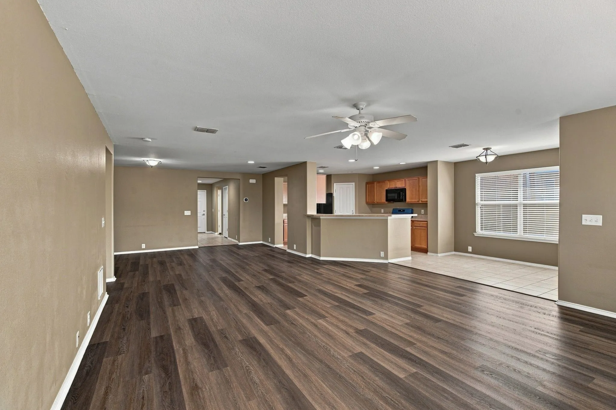 Single Family Residence For Rent in Tarrant County , 4521 Sheldon Trail, Fort Worth, Texas 76244, 3 Bedroom, 2 Bathroom, 2 Garage spaces, 1,840 Sqft, built in 2009, mls#21359538, Real Estate Agent in Fort Worth, Homes For Rent in Tarrant county, Homes For Rent in Fort Worth, Realtor in Fort Worth Texas, Real Estate Brokerage Independent Realty Texas, Luminita Cordes Realtor