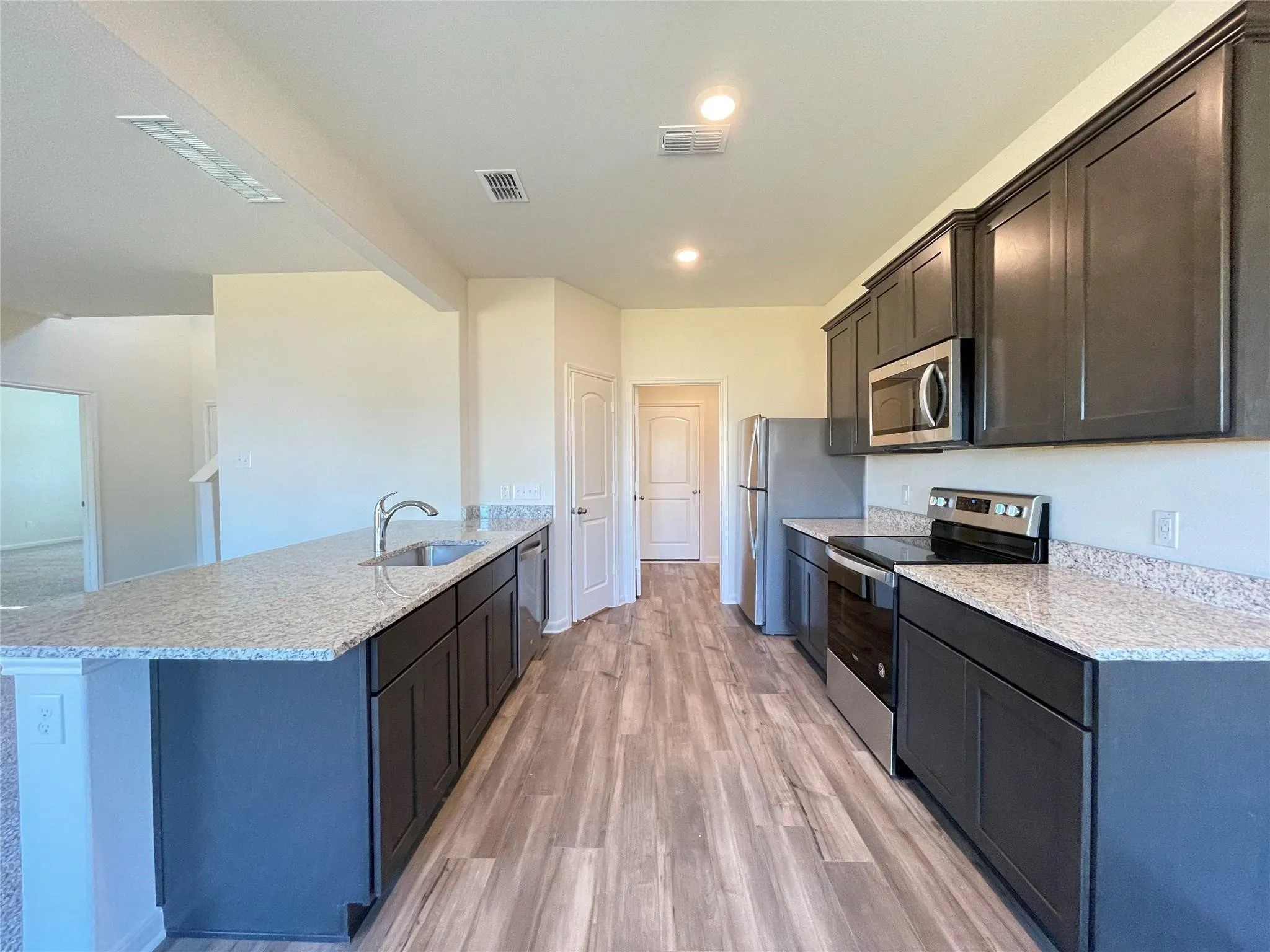 Single Family Residence For Rent in Dallas County , 623 Aqueduct Drive, Seagoville, Texas 75159, 4 Bedroom, 3 Bathroom, 2 Garage spaces, 2,209 Sqft, built in 2021, mls#21359557, Real Estate Agent in Seagoville, Homes For Rent in Dallas county, Homes For Rent in Seagoville, Realtor in Seagoville Texas, Real Estate Brokerage Independent Realty Texas, Luminita Cordes Realtor