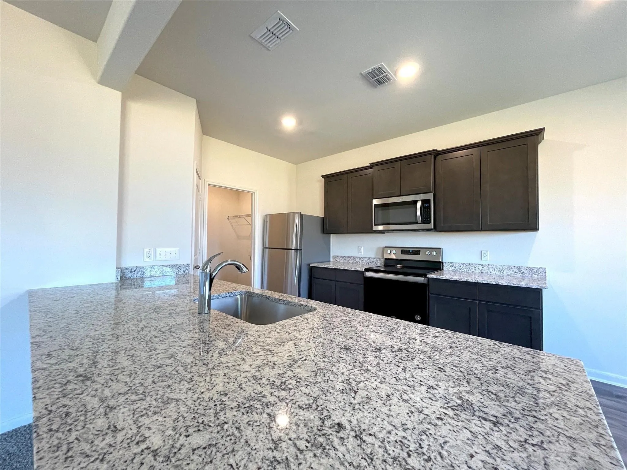 Single Family Residence For Rent in Dallas County , 623 Aqueduct Drive, Seagoville, Texas 75159, 4 Bedroom, 3 Bathroom, 2 Garage spaces, 2,209 Sqft, built in 2021, mls#21359557, Real Estate Agent in Seagoville, Homes For Rent in Dallas county, Homes For Rent in Seagoville, Realtor in Seagoville Texas, Real Estate Brokerage Independent Realty Texas, Luminita Cordes Realtor