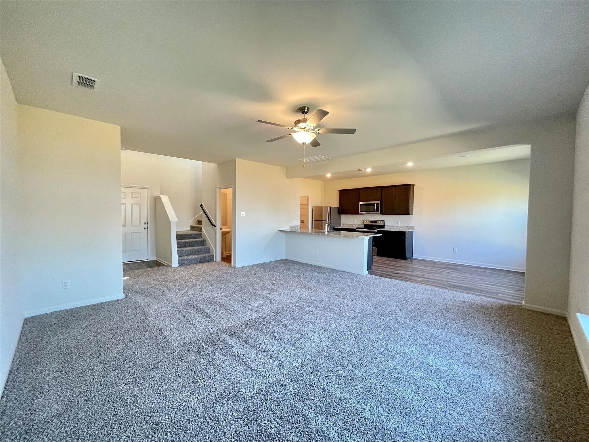Single Family Residence For Rent in Dallas County , 623 Aqueduct Drive, Seagoville, Texas 75159, 4 Bedroom, 3 Bathroom, 2 Garage spaces, 2,209 Sqft, built in 2021, mls#21359557, Real Estate Agent in Seagoville, Homes For Rent in Dallas county, Homes For Rent in Seagoville, Realtor in Seagoville Texas, Real Estate Brokerage Independent Realty Texas, Luminita Cordes Realtor