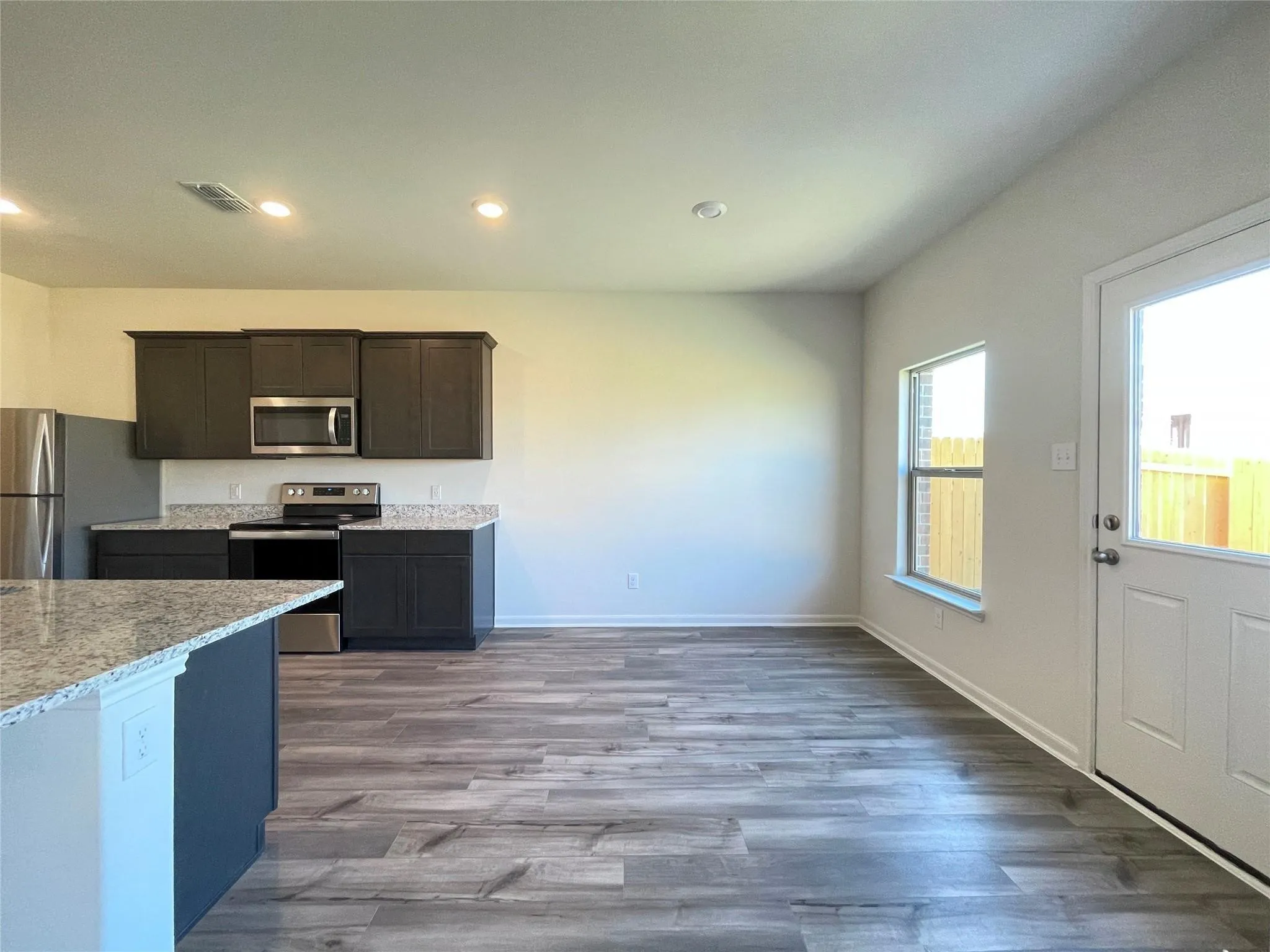 Single Family Residence For Rent in Dallas County , 623 Aqueduct Drive, Seagoville, Texas 75159, 4 Bedroom, 3 Bathroom, 2 Garage spaces, 2,209 Sqft, built in 2021, mls#21359557, Real Estate Agent in Seagoville, Homes For Rent in Dallas county, Homes For Rent in Seagoville, Realtor in Seagoville Texas, Real Estate Brokerage Independent Realty Texas, Luminita Cordes Realtor
