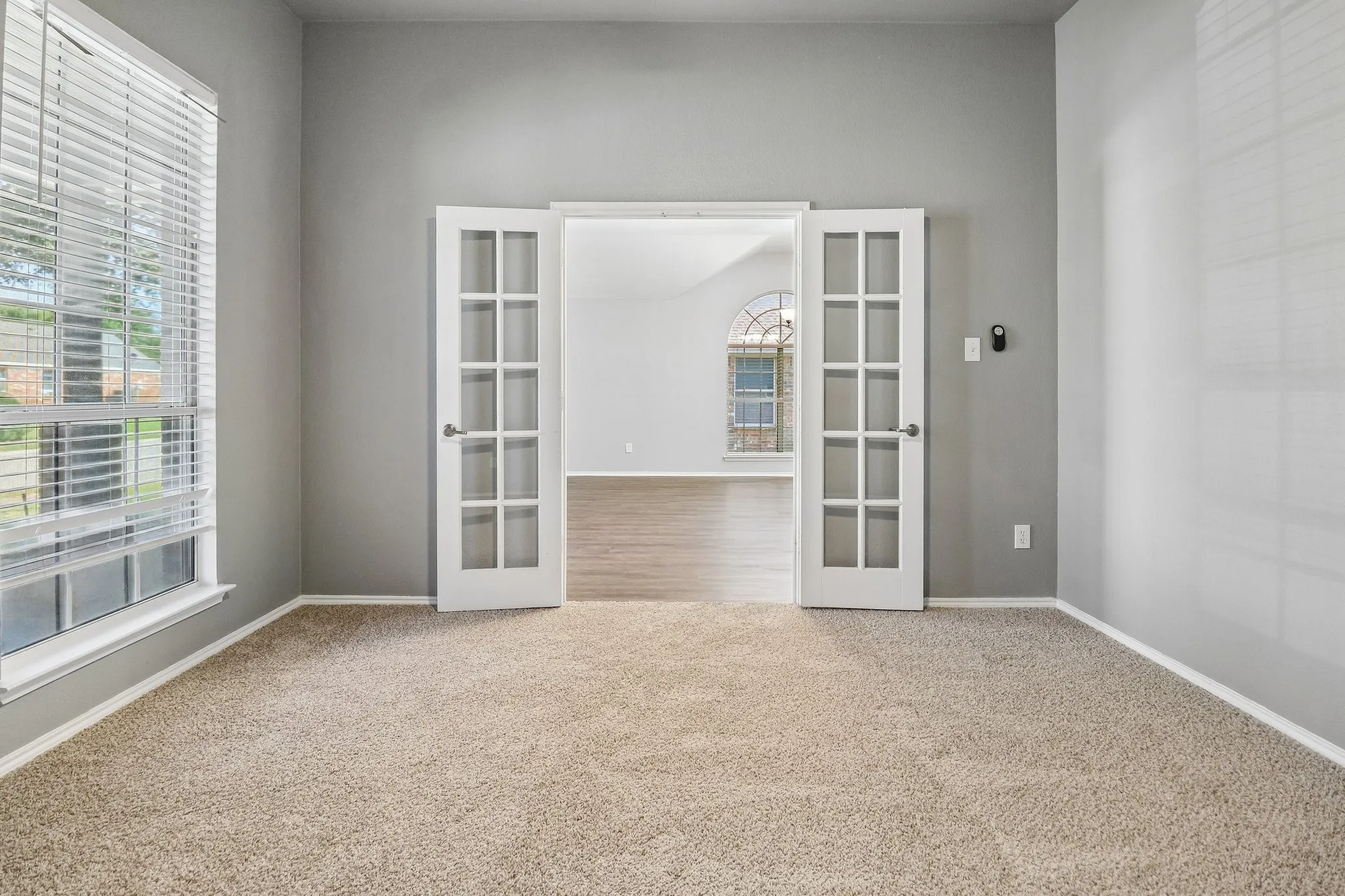 Single Family Residence For Sale in Tarrant County , 7905 Decoy Drive, Arlington, Texas 76002, 3 Bedroom, 2 Bathroom, 2 Garage spaces, 2,085 Sqft, built in 2004, mls#21358385, Real Estate Agent in Arlington, Homes For Sale in Tarrant county, Homes For Sale in Arlington, Realtor in Arlington Texas, Real Estate Brokerage Independent Realty Texas, Luminita Cordes Realtor