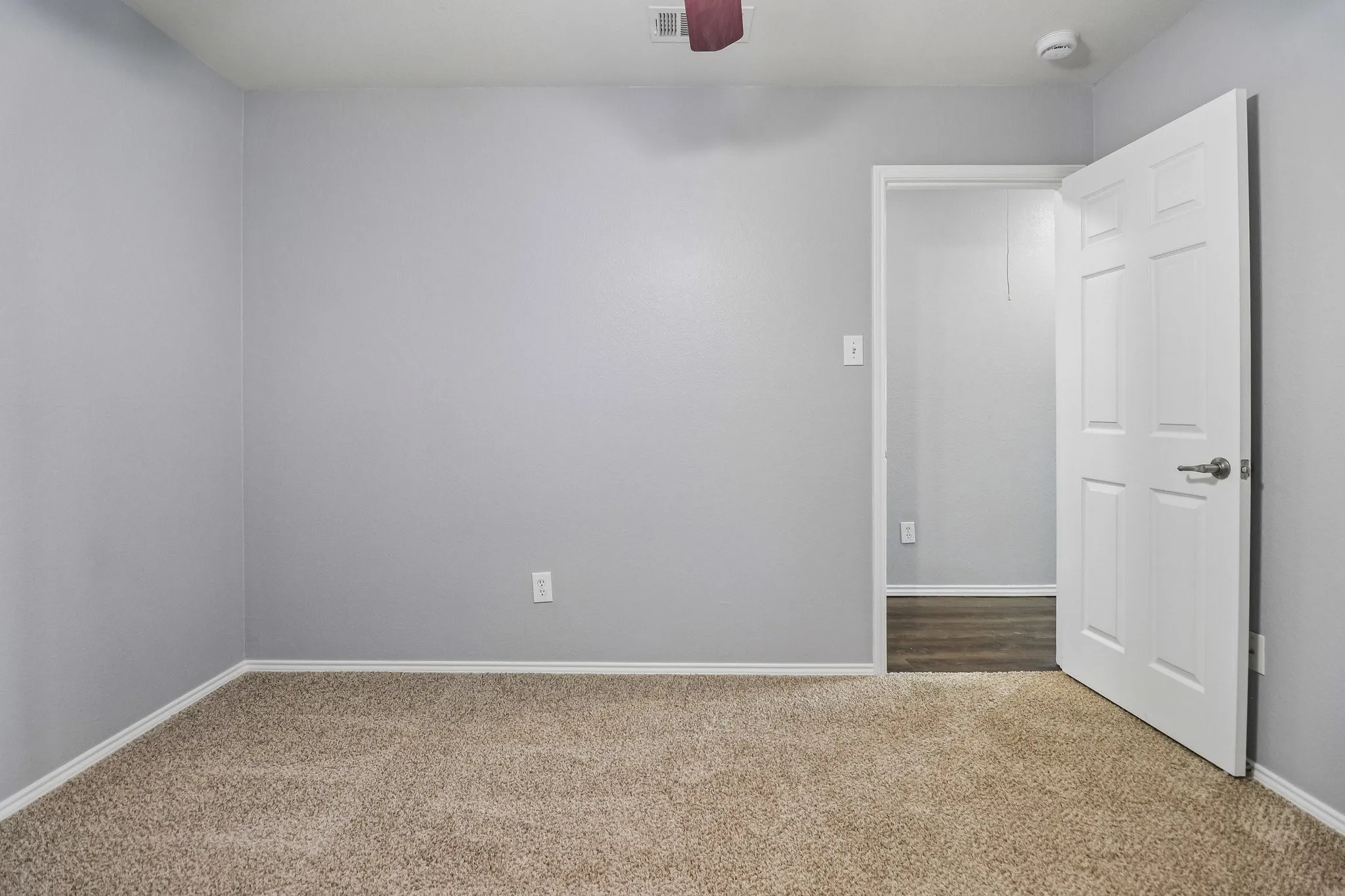 Single Family Residence For Sale in Tarrant County , 7905 Decoy Drive, Arlington, Texas 76002, 3 Bedroom, 2 Bathroom, 2 Garage spaces, 2,085 Sqft, built in 2004, mls#21358385, Real Estate Agent in Arlington, Homes For Sale in Tarrant county, Homes For Sale in Arlington, Realtor in Arlington Texas, Real Estate Brokerage Independent Realty Texas, Luminita Cordes Realtor