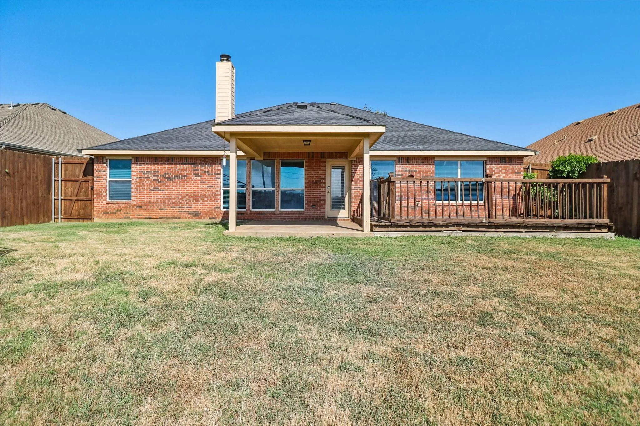 Single Family Residence For Sale in Tarrant County , 7905 Decoy Drive, Arlington, Texas 76002, 3 Bedroom, 2 Bathroom, 2 Garage spaces, 2,085 Sqft, built in 2004, mls#21358385, Real Estate Agent in Arlington, Homes For Sale in Tarrant county, Homes For Sale in Arlington, Realtor in Arlington Texas, Real Estate Brokerage Independent Realty Texas, Luminita Cordes Realtor