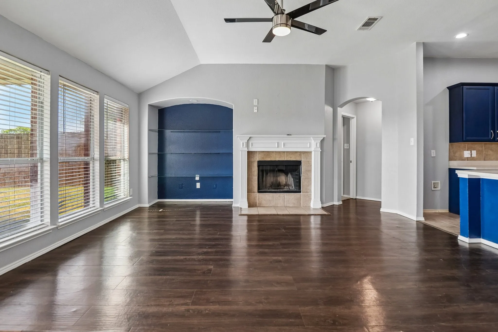 Single Family Residence For Sale in Tarrant County , 7905 Decoy Drive, Arlington, Texas 76002, 3 Bedroom, 2 Bathroom, 2 Garage spaces, 2,085 Sqft, built in 2004, mls#21358385, Real Estate Agent in Arlington, Homes For Sale in Tarrant county, Homes For Sale in Arlington, Realtor in Arlington Texas, Real Estate Brokerage Independent Realty Texas, Luminita Cordes Realtor