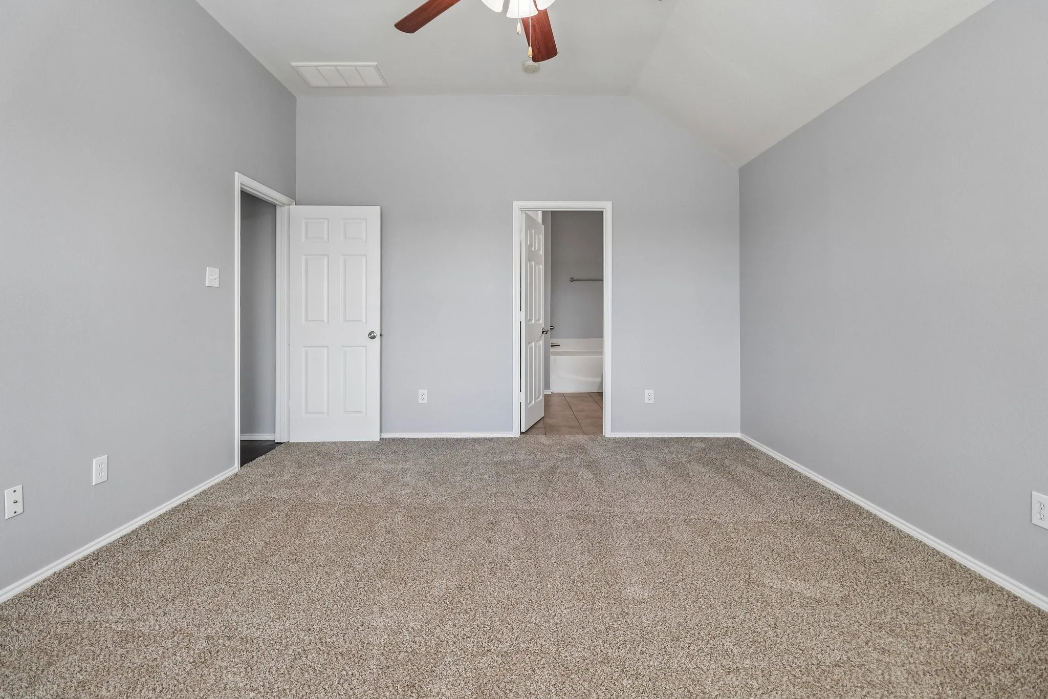 Single Family Residence For Sale in Tarrant County , 7905 Decoy Drive, Arlington, Texas 76002, 3 Bedroom, 2 Bathroom, 2 Garage spaces, 2,085 Sqft, built in 2004, mls#21358385, Real Estate Agent in Arlington, Homes For Sale in Tarrant county, Homes For Sale in Arlington, Realtor in Arlington Texas, Real Estate Brokerage Independent Realty Texas, Luminita Cordes Realtor