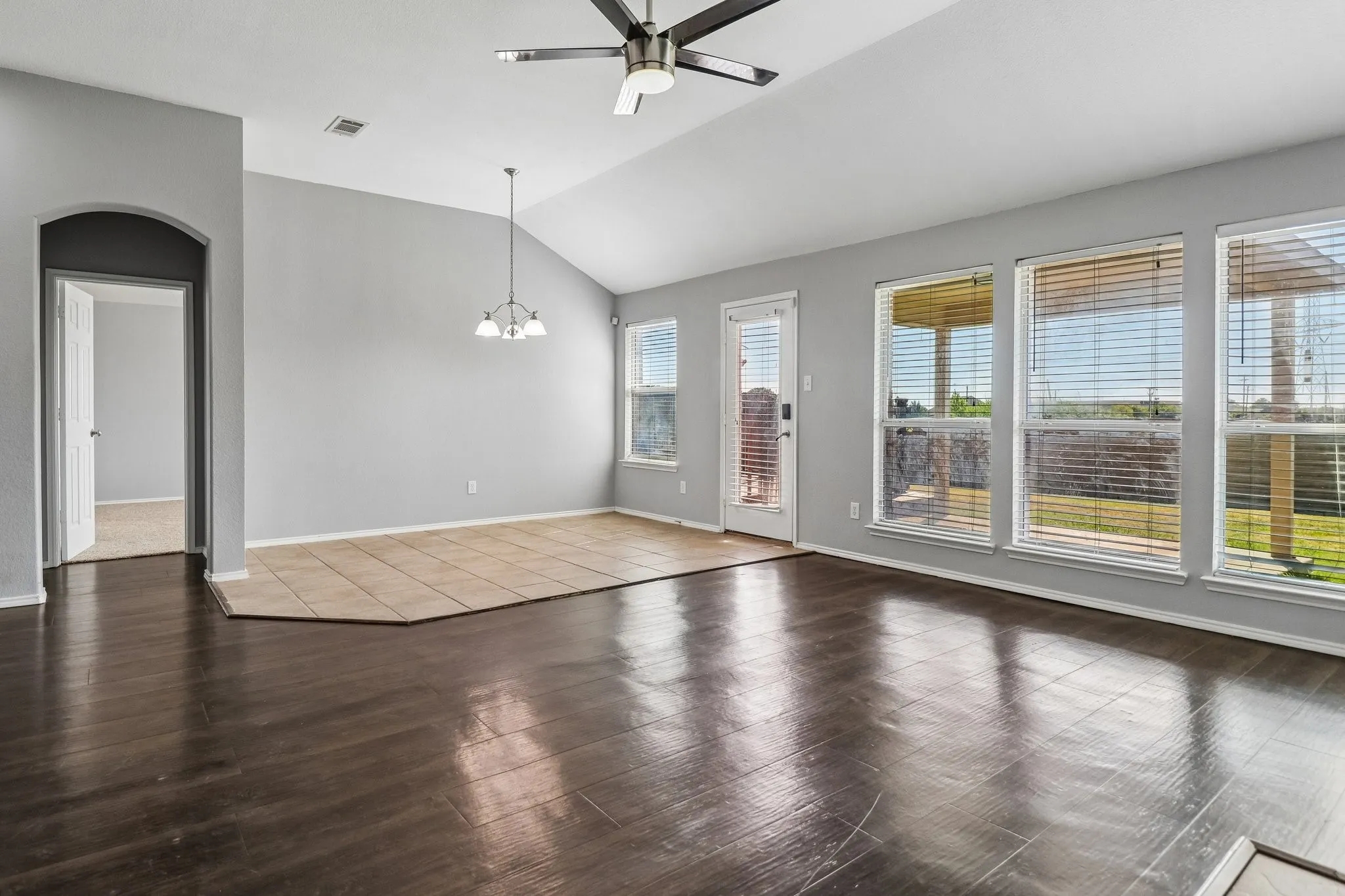 Single Family Residence For Sale in Tarrant County , 7905 Decoy Drive, Arlington, Texas 76002, 3 Bedroom, 2 Bathroom, 2 Garage spaces, 2,085 Sqft, built in 2004, mls#21358385, Real Estate Agent in Arlington, Homes For Sale in Tarrant county, Homes For Sale in Arlington, Realtor in Arlington Texas, Real Estate Brokerage Independent Realty Texas, Luminita Cordes Realtor