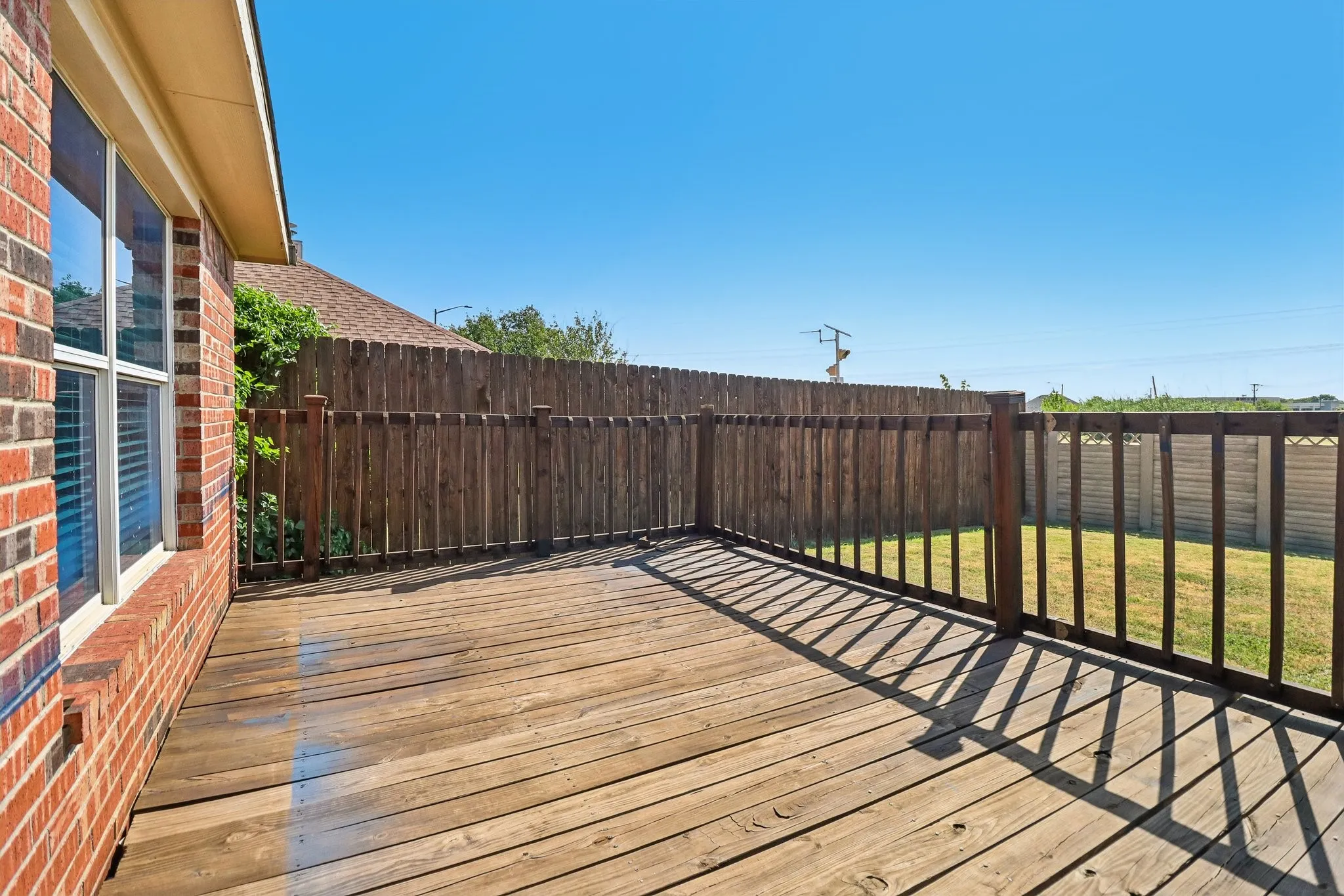 Single Family Residence For Sale in Tarrant County , 7905 Decoy Drive, Arlington, Texas 76002, 3 Bedroom, 2 Bathroom, 2 Garage spaces, 2,085 Sqft, built in 2004, mls#21358385, Real Estate Agent in Arlington, Homes For Sale in Tarrant county, Homes For Sale in Arlington, Realtor in Arlington Texas, Real Estate Brokerage Independent Realty Texas, Luminita Cordes Realtor
