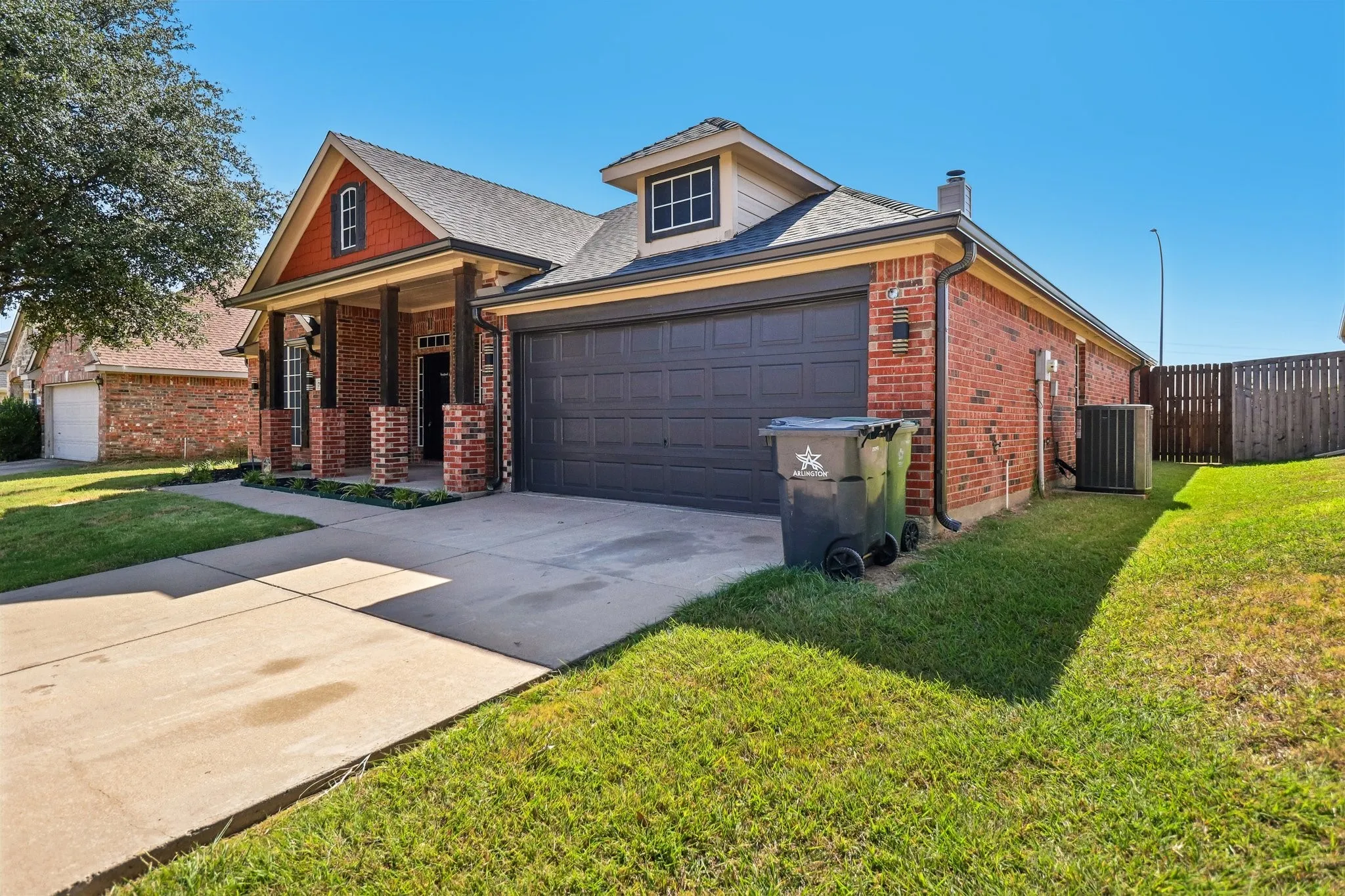 Single Family Residence For Sale in Tarrant County , 7905 Decoy Drive, Arlington, Texas 76002, 3 Bedroom, 2 Bathroom, 2 Garage spaces, 2,085 Sqft, built in 2004, mls#21358385, Real Estate Agent in Arlington, Homes For Sale in Tarrant county, Homes For Sale in Arlington, Realtor in Arlington Texas, Real Estate Brokerage Independent Realty Texas, Luminita Cordes Realtor