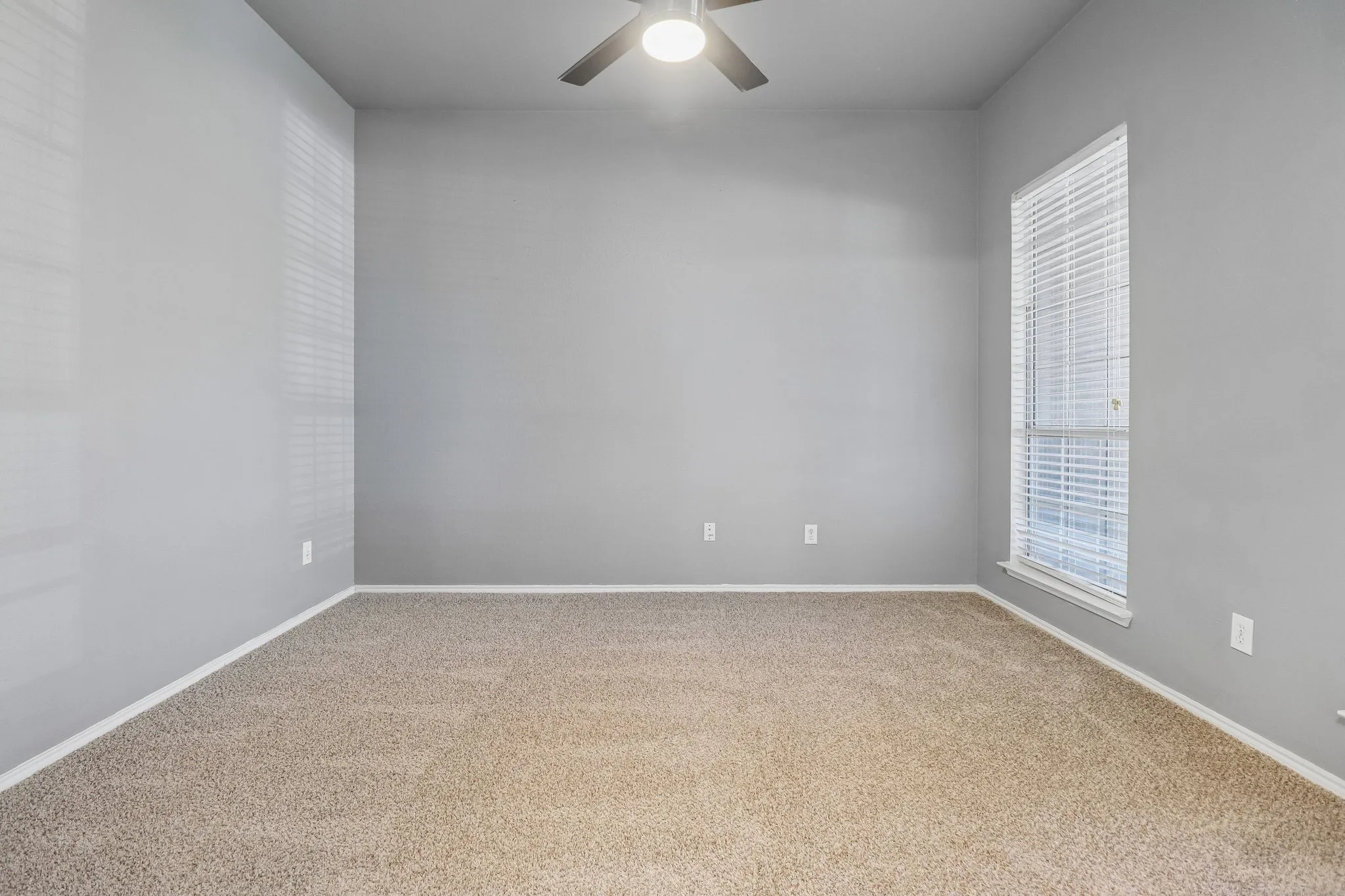 Single Family Residence For Sale in Tarrant County , 7905 Decoy Drive, Arlington, Texas 76002, 3 Bedroom, 2 Bathroom, 2 Garage spaces, 2,085 Sqft, built in 2004, mls#21358385, Real Estate Agent in Arlington, Homes For Sale in Tarrant county, Homes For Sale in Arlington, Realtor in Arlington Texas, Real Estate Brokerage Independent Realty Texas, Luminita Cordes Realtor