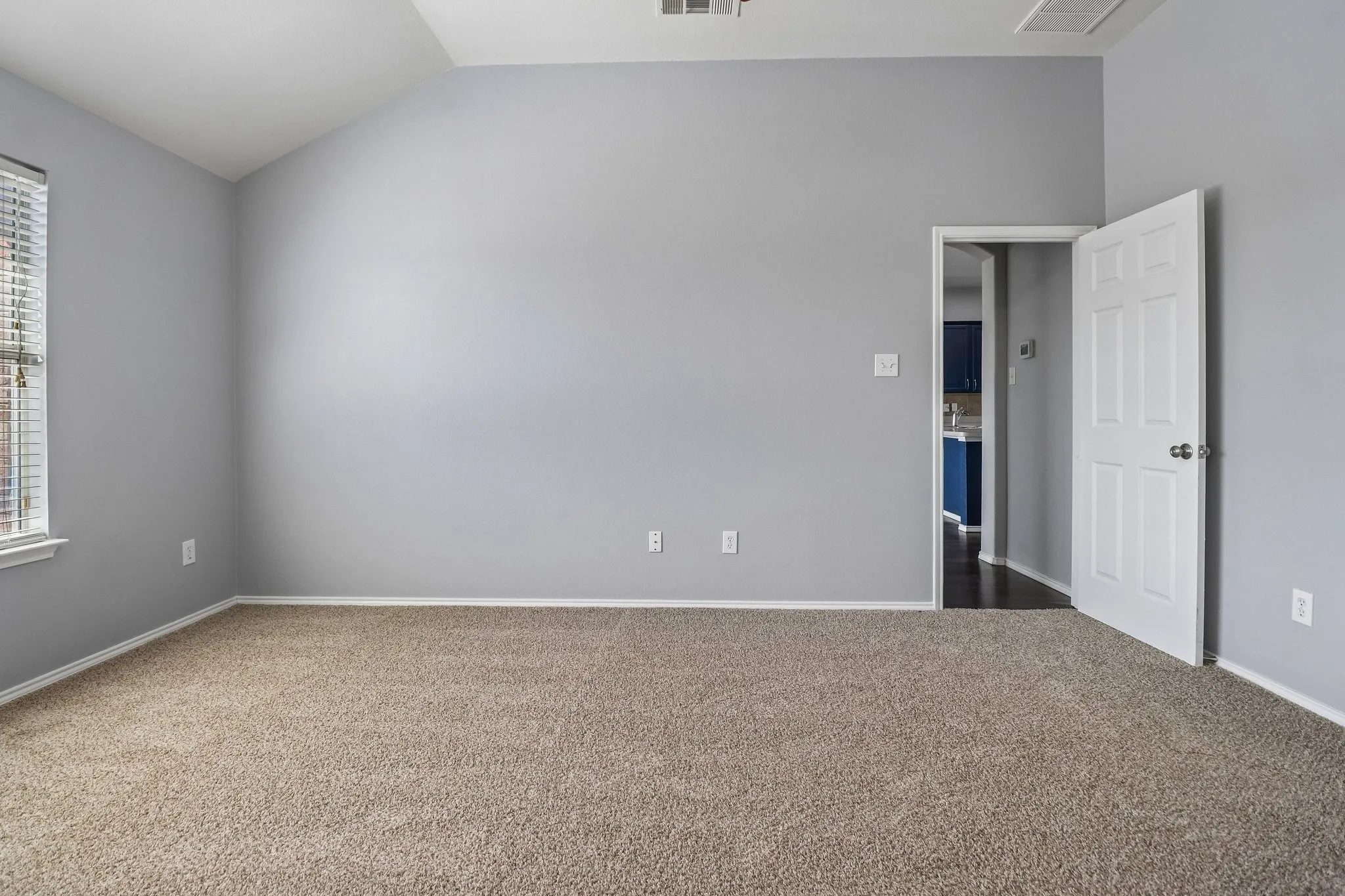 Single Family Residence For Sale in Tarrant County , 7905 Decoy Drive, Arlington, Texas 76002, 3 Bedroom, 2 Bathroom, 2 Garage spaces, 2,085 Sqft, built in 2004, mls#21358385, Real Estate Agent in Arlington, Homes For Sale in Tarrant county, Homes For Sale in Arlington, Realtor in Arlington Texas, Real Estate Brokerage Independent Realty Texas, Luminita Cordes Realtor
