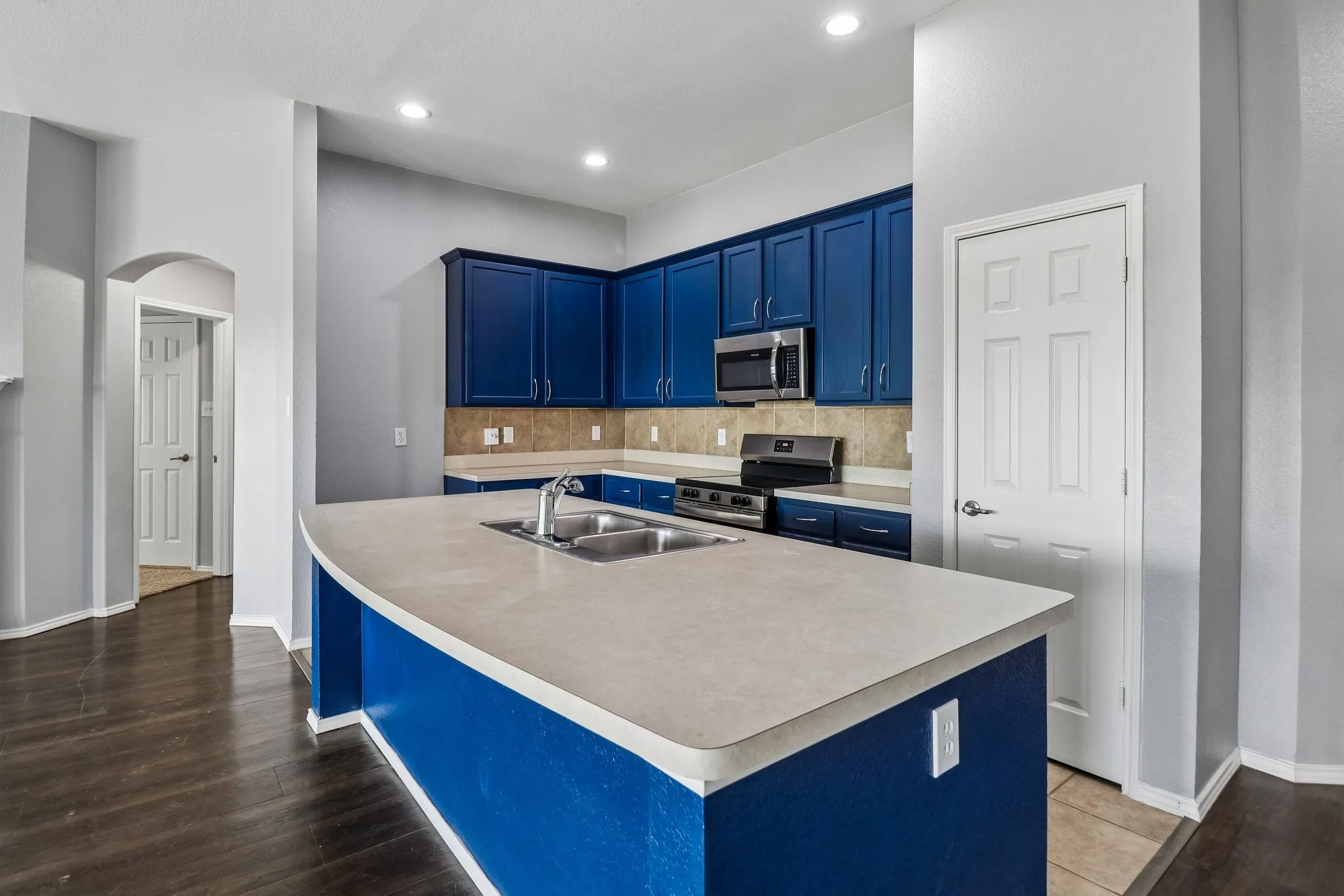 Single Family Residence For Sale in Tarrant County , 7905 Decoy Drive, Arlington, Texas 76002, 3 Bedroom, 2 Bathroom, 2 Garage spaces, 2,085 Sqft, built in 2004, mls#21358385, Real Estate Agent in Arlington, Homes For Sale in Tarrant county, Homes For Sale in Arlington, Realtor in Arlington Texas, Real Estate Brokerage Independent Realty Texas, Luminita Cordes Realtor