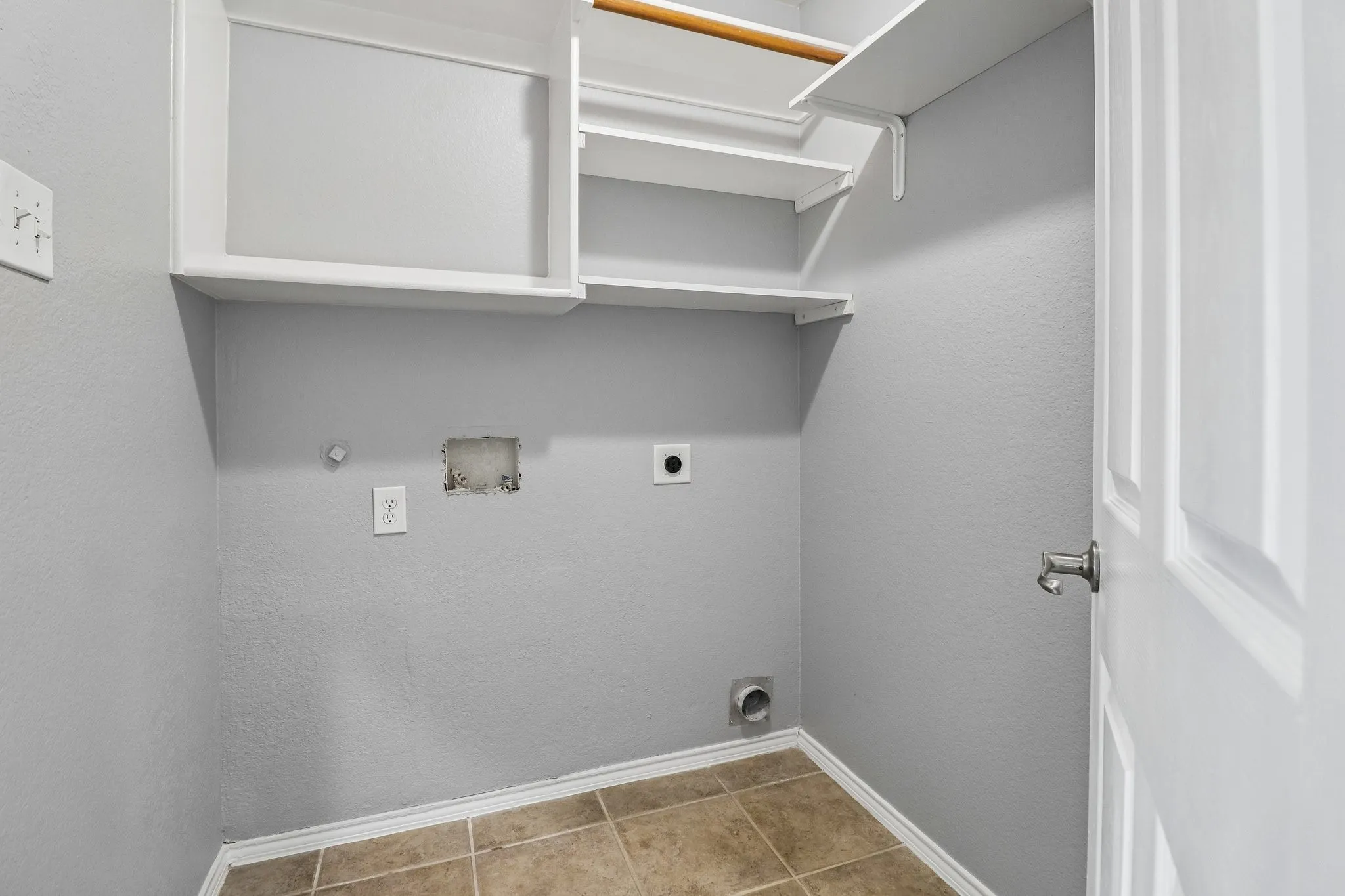 Single Family Residence For Sale in Tarrant County , 7905 Decoy Drive, Arlington, Texas 76002, 3 Bedroom, 2 Bathroom, 2 Garage spaces, 2,085 Sqft, built in 2004, mls#21358385, Real Estate Agent in Arlington, Homes For Sale in Tarrant county, Homes For Sale in Arlington, Realtor in Arlington Texas, Real Estate Brokerage Independent Realty Texas, Luminita Cordes Realtor