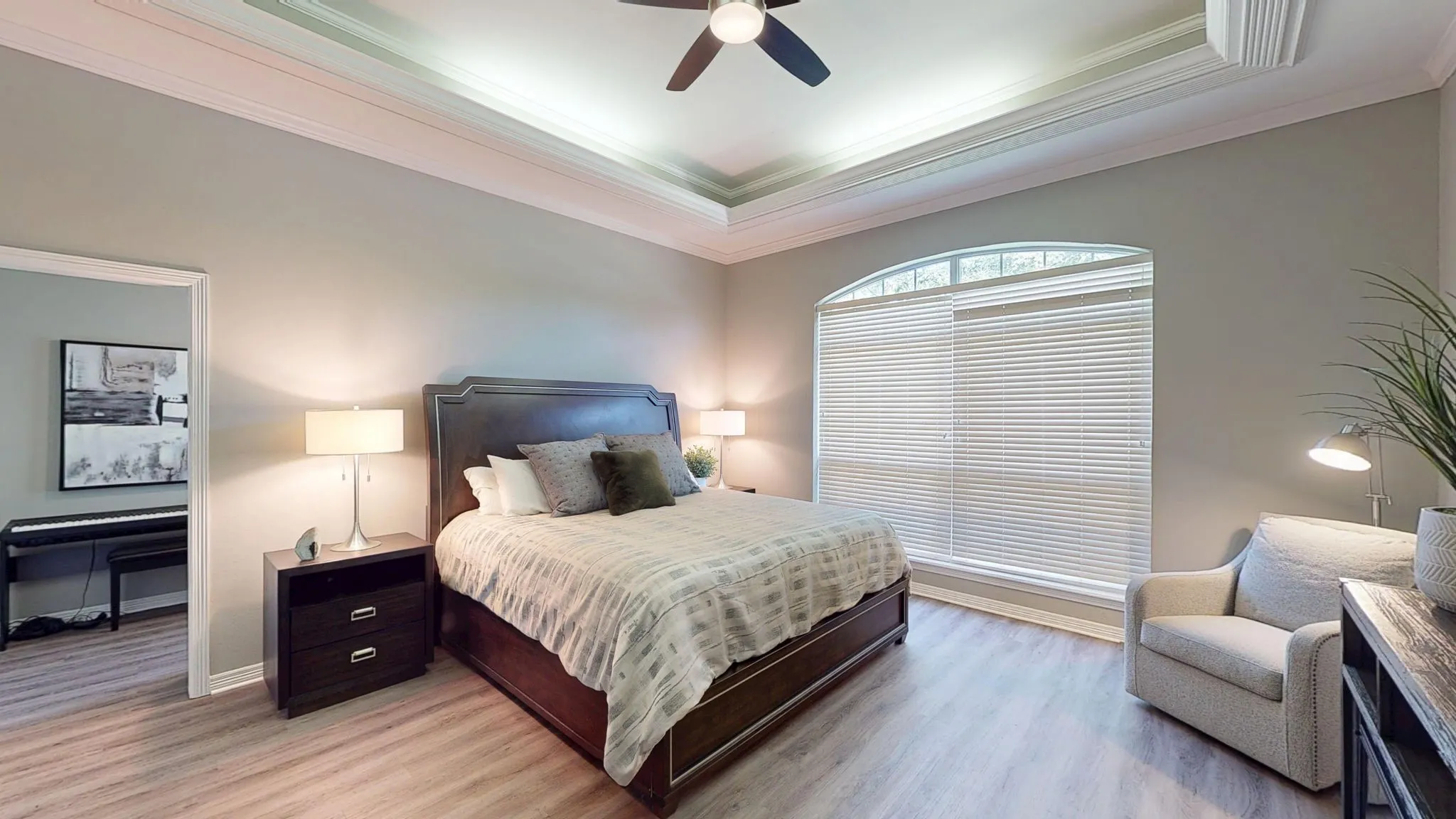 New Luxury Vinyl flooring,lighted tray ceiling, connected to bonus room + ensuite, 15'x16'.