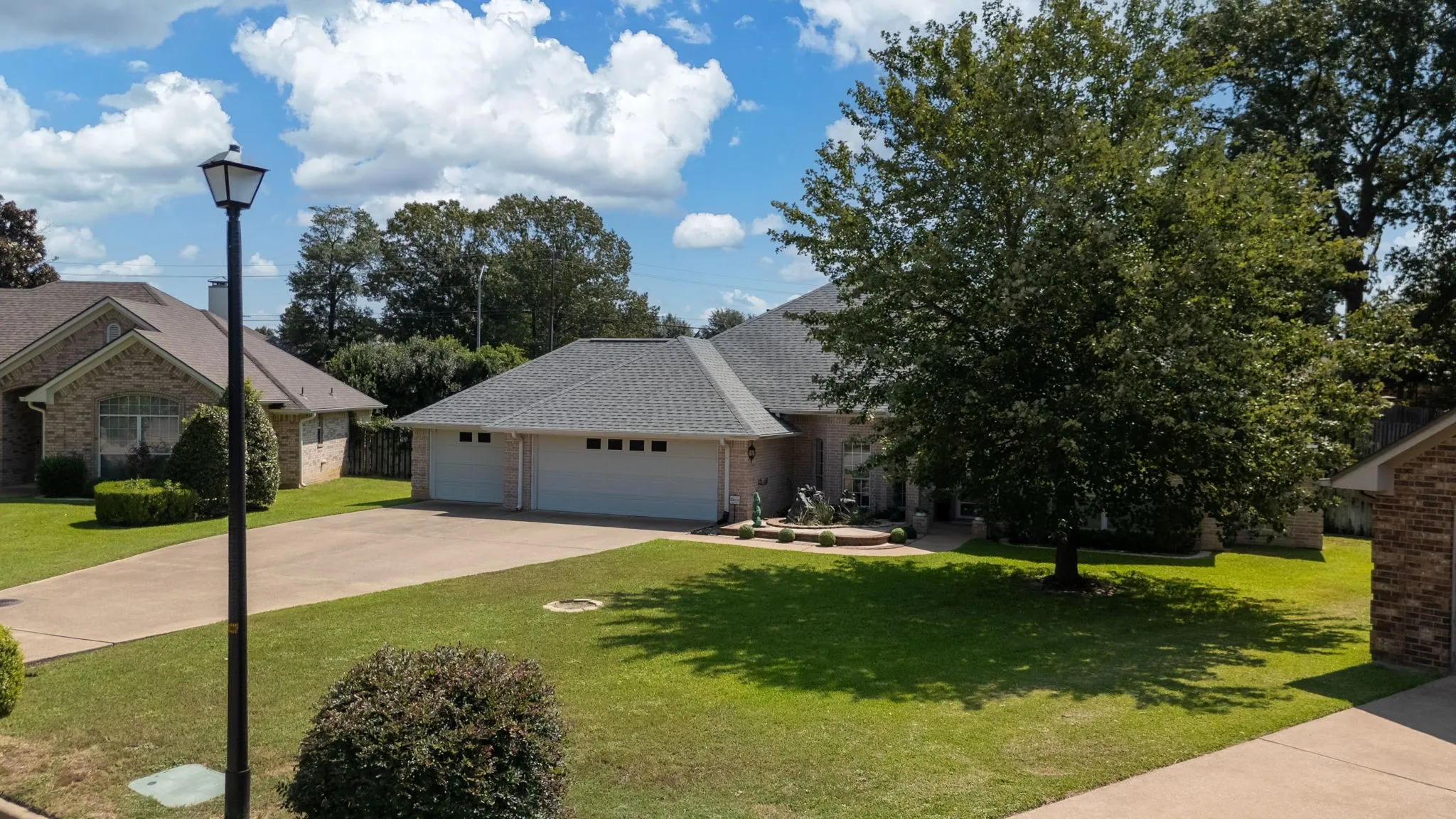 Single Family Residence For Sale in Smith County , 4130 Sagemont Lane, Tyler, Texas 75707, 3 Bedroom, 2 Bathroom, 3 Garage spaces, 2,206 Sqft, built in 2002, mls#21356529, Real Estate Agent in Tyler, Homes For Sale in Smith county, Homes For Sale in Tyler, Realtor in Tyler Texas, Real Estate Brokerage Independent Realty Texas, Luminita Cordes Realtor
