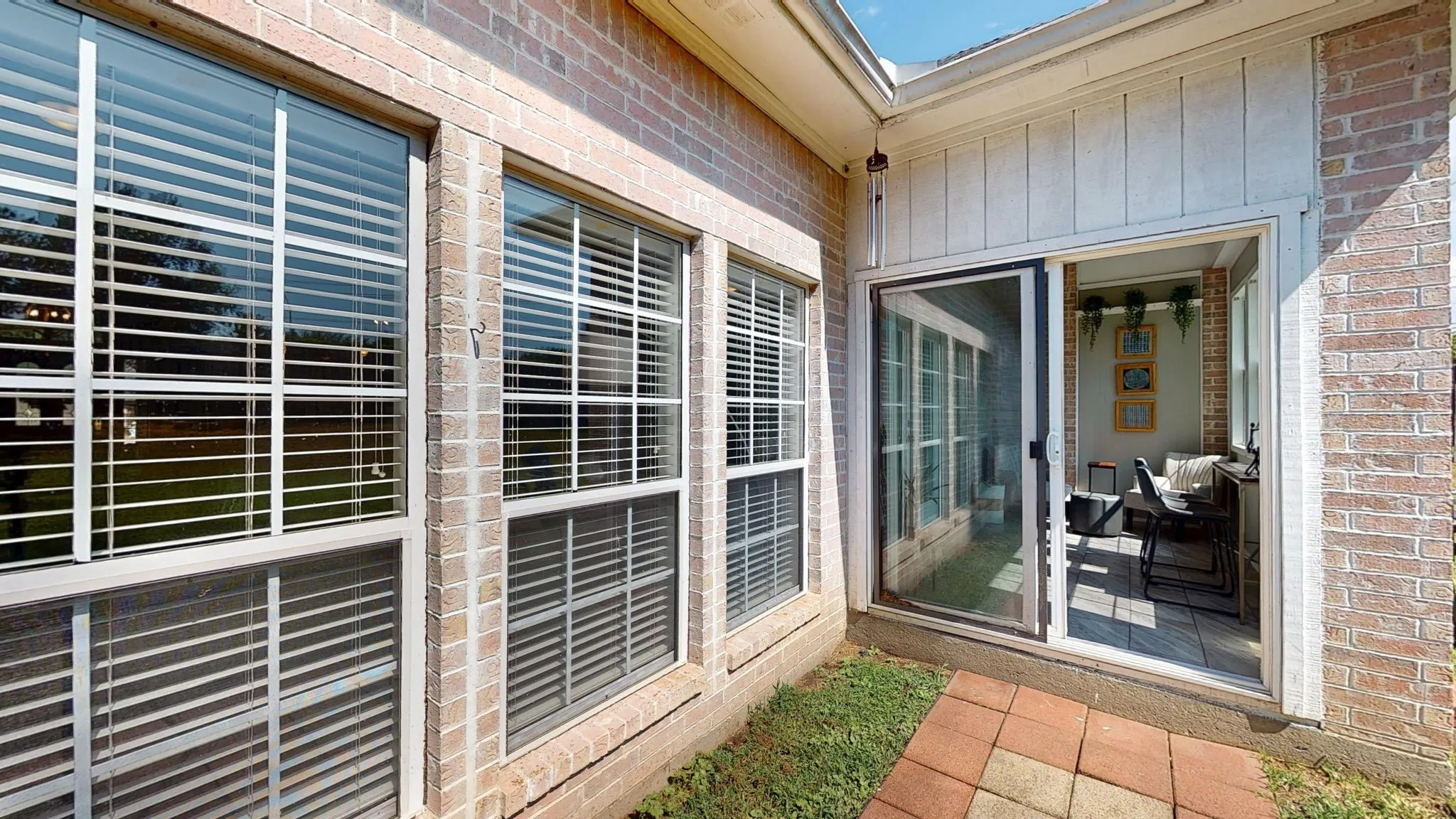 Single Family Residence For Sale in Smith County , 4130 Sagemont Lane, Tyler, Texas 75707, 3 Bedroom, 2 Bathroom, 3 Garage spaces, 2,206 Sqft, built in 2002, mls#21356529, Real Estate Agent in Tyler, Homes For Sale in Smith county, Homes For Sale in Tyler, Realtor in Tyler Texas, Real Estate Brokerage Independent Realty Texas, Luminita Cordes Realtor