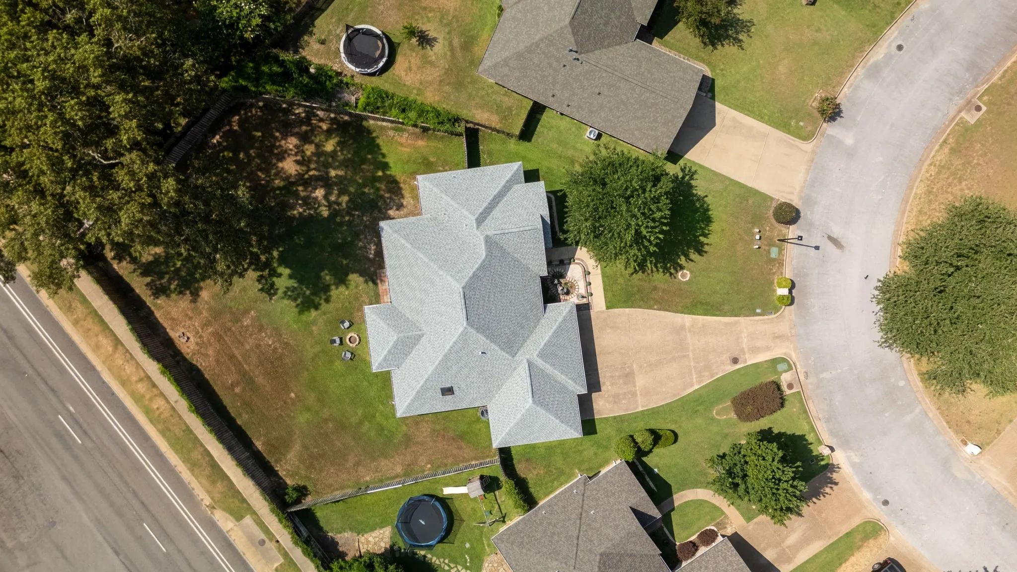 Single Family Residence For Sale in Smith County , 4130 Sagemont Lane, Tyler, Texas 75707, 3 Bedroom, 2 Bathroom, 3 Garage spaces, 2,206 Sqft, built in 2002, mls#21356529, Real Estate Agent in Tyler, Homes For Sale in Smith county, Homes For Sale in Tyler, Realtor in Tyler Texas, Real Estate Brokerage Independent Realty Texas, Luminita Cordes Realtor