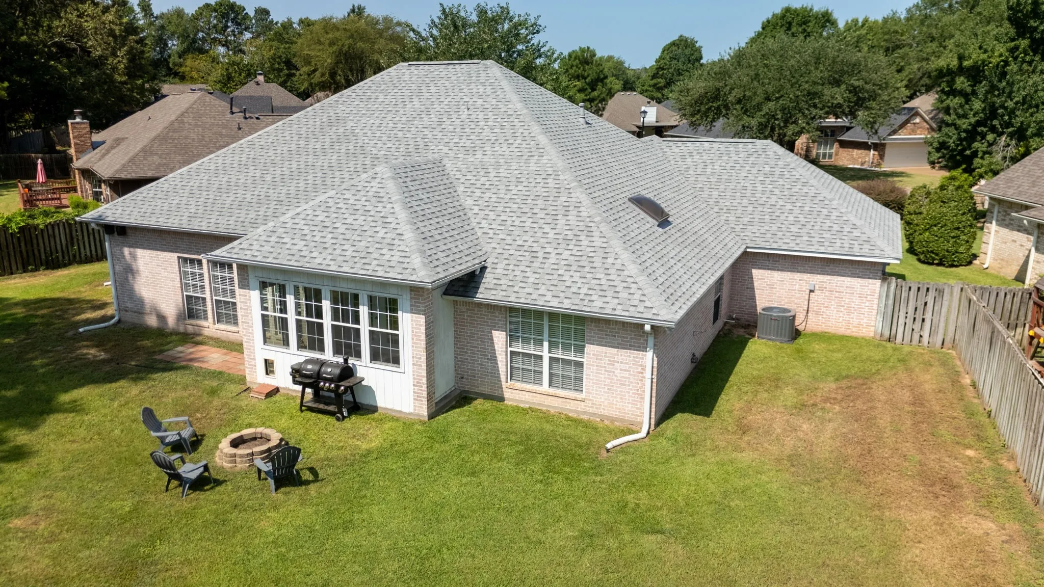 Single Family Residence For Sale in Smith County , 4130 Sagemont Lane, Tyler, Texas 75707, 3 Bedroom, 2 Bathroom, 3 Garage spaces, 2,206 Sqft, built in 2002, mls#21356529, Real Estate Agent in Tyler, Homes For Sale in Smith county, Homes For Sale in Tyler, Realtor in Tyler Texas, Real Estate Brokerage Independent Realty Texas, Luminita Cordes Realtor