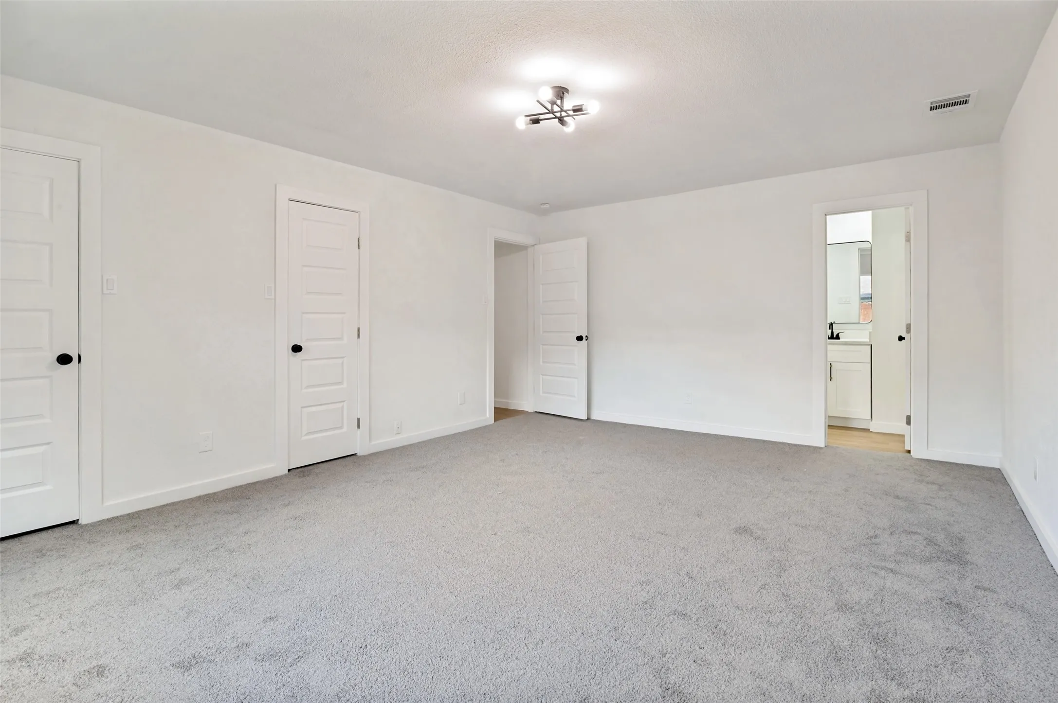 Single Family Residence For Sale in Dallas County , 4618 Goodnight Trail, Grand Prairie, Texas 75052, 3 Bedroom, 2 Bathroom, 2 Garage spaces, 1,829 Sqft, built in 1978, mls#21359537, Real Estate Agent in Grand Prairie, Homes For Sale in Dallas county, Homes For Sale in Grand Prairie, Realtor in Grand Prairie Texas, Real Estate Brokerage Independent Realty Texas, Luminita Cordes Realtor