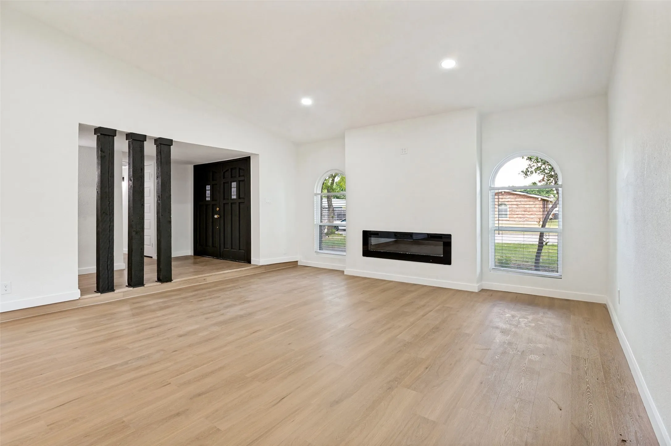 Single Family Residence For Sale in Dallas County , 4618 Goodnight Trail, Grand Prairie, Texas 75052, 3 Bedroom, 2 Bathroom, 2 Garage spaces, 1,829 Sqft, built in 1978, mls#21359537, Real Estate Agent in Grand Prairie, Homes For Sale in Dallas county, Homes For Sale in Grand Prairie, Realtor in Grand Prairie Texas, Real Estate Brokerage Independent Realty Texas, Luminita Cordes Realtor