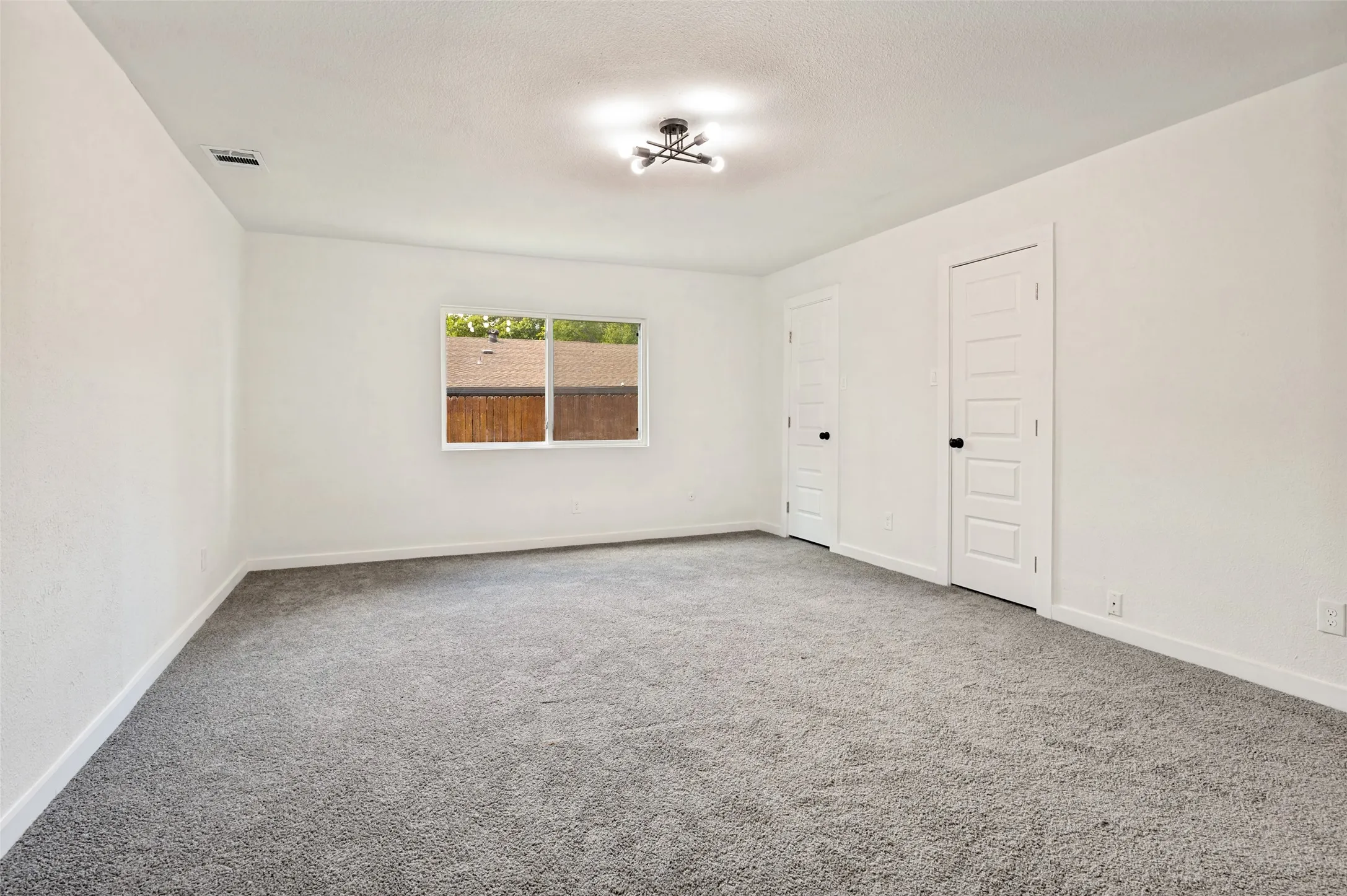 Single Family Residence For Sale in Dallas County , 4618 Goodnight Trail, Grand Prairie, Texas 75052, 3 Bedroom, 2 Bathroom, 2 Garage spaces, 1,829 Sqft, built in 1978, mls#21359537, Real Estate Agent in Grand Prairie, Homes For Sale in Dallas county, Homes For Sale in Grand Prairie, Realtor in Grand Prairie Texas, Real Estate Brokerage Independent Realty Texas, Luminita Cordes Realtor
