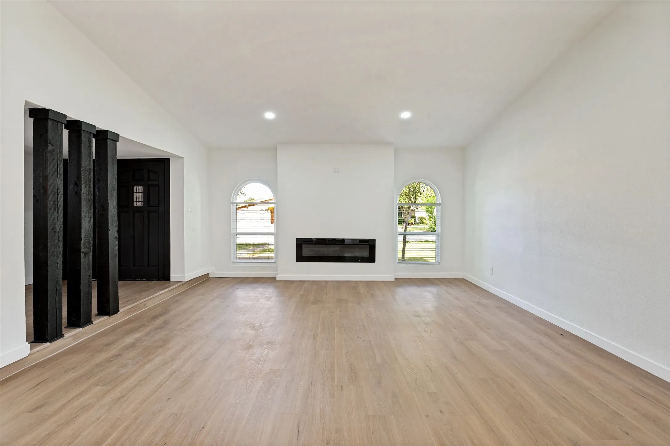 Single Family Residence For Sale in Dallas County , 4618 Goodnight Trail, Grand Prairie, Texas 75052, 3 Bedroom, 2 Bathroom, 2 Garage spaces, 1,829 Sqft, built in 1978, mls#21359537, Real Estate Agent in Grand Prairie, Homes For Sale in Dallas county, Homes For Sale in Grand Prairie, Realtor in Grand Prairie Texas, Real Estate Brokerage Independent Realty Texas, Luminita Cordes Realtor