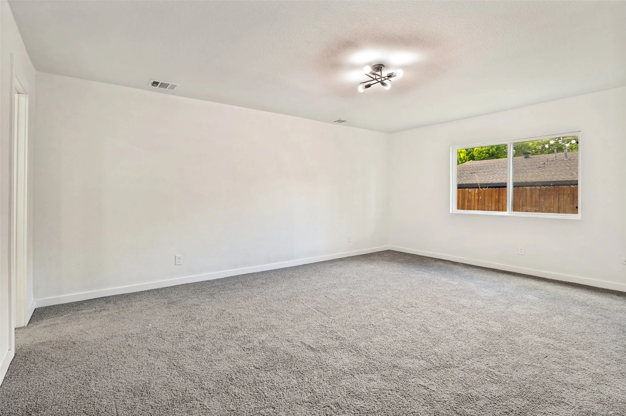 Single Family Residence For Sale in Dallas County , 4618 Goodnight Trail, Grand Prairie, Texas 75052, 3 Bedroom, 2 Bathroom, 2 Garage spaces, 1,829 Sqft, built in 1978, mls#21359537, Real Estate Agent in Grand Prairie, Homes For Sale in Dallas county, Homes For Sale in Grand Prairie, Realtor in Grand Prairie Texas, Real Estate Brokerage Independent Realty Texas, Luminita Cordes Realtor