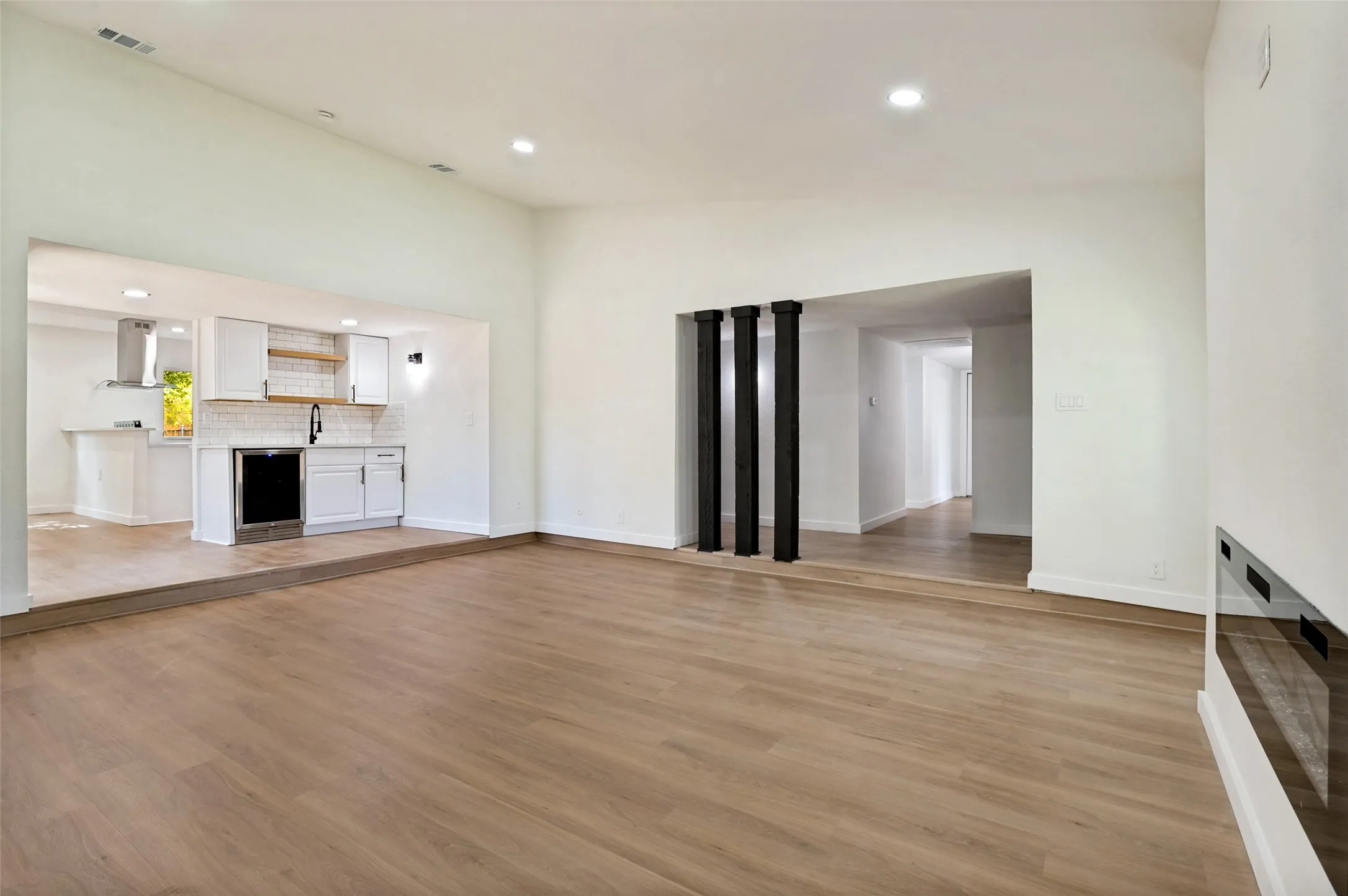 Single Family Residence For Sale in Dallas County , 4618 Goodnight Trail, Grand Prairie, Texas 75052, 3 Bedroom, 2 Bathroom, 2 Garage spaces, 1,829 Sqft, built in 1978, mls#21359537, Real Estate Agent in Grand Prairie, Homes For Sale in Dallas county, Homes For Sale in Grand Prairie, Realtor in Grand Prairie Texas, Real Estate Brokerage Independent Realty Texas, Luminita Cordes Realtor