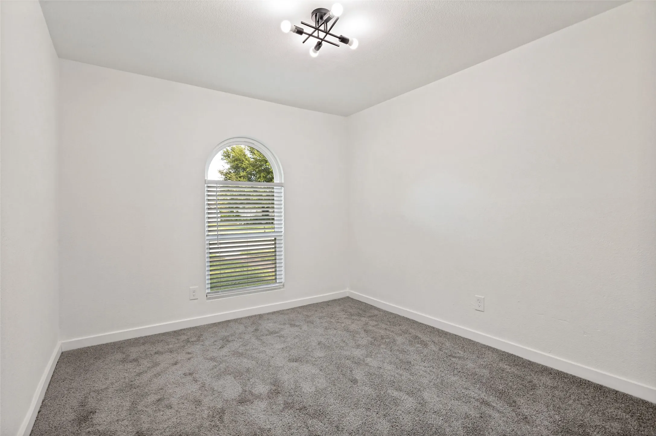 Single Family Residence For Sale in Dallas County , 4618 Goodnight Trail, Grand Prairie, Texas 75052, 3 Bedroom, 2 Bathroom, 2 Garage spaces, 1,829 Sqft, built in 1978, mls#21359537, Real Estate Agent in Grand Prairie, Homes For Sale in Dallas county, Homes For Sale in Grand Prairie, Realtor in Grand Prairie Texas, Real Estate Brokerage Independent Realty Texas, Luminita Cordes Realtor