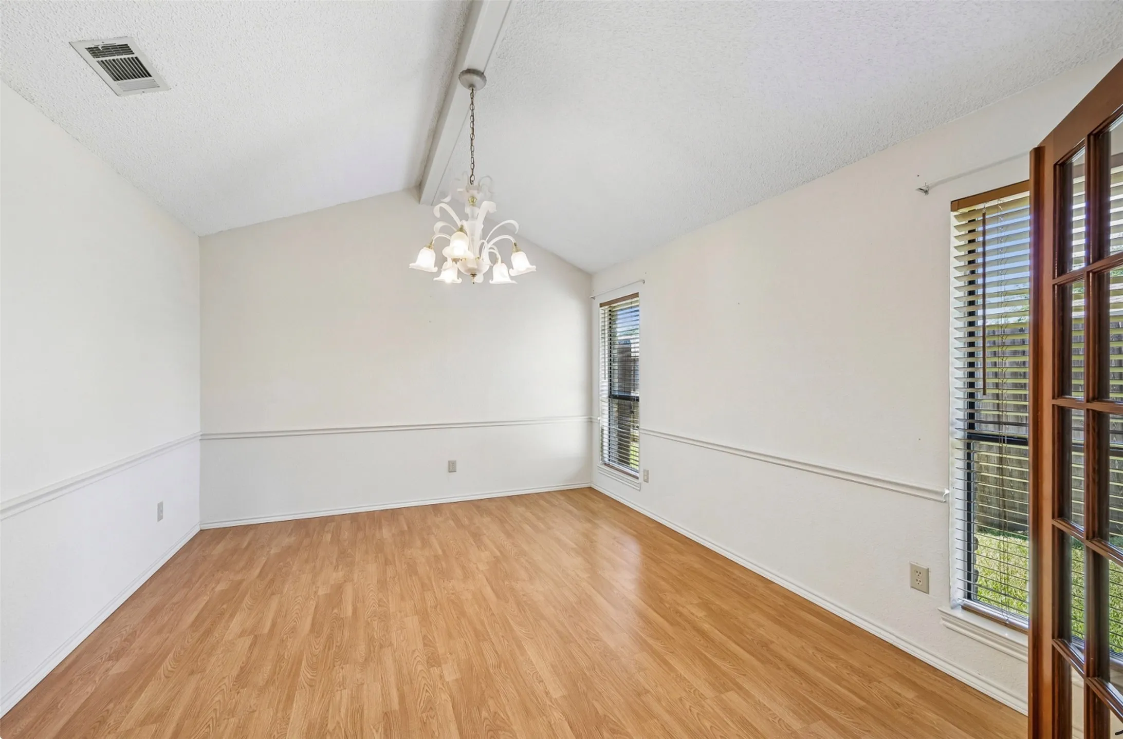 Single Family Residence For Sale in Collin County , 509 Rustic Place, Wylie, Texas 75098, 3 Bedroom, 2 Bathroom, 2 Garage spaces, 2,086 Sqft, built in 1986, mls#21350172, Real Estate Agent in Wylie, Homes For Sale in Collin county, Homes For Sale in Wylie, Realtor in Wylie Texas, Real Estate Brokerage Independent Realty Texas, Luminita Cordes Realtor