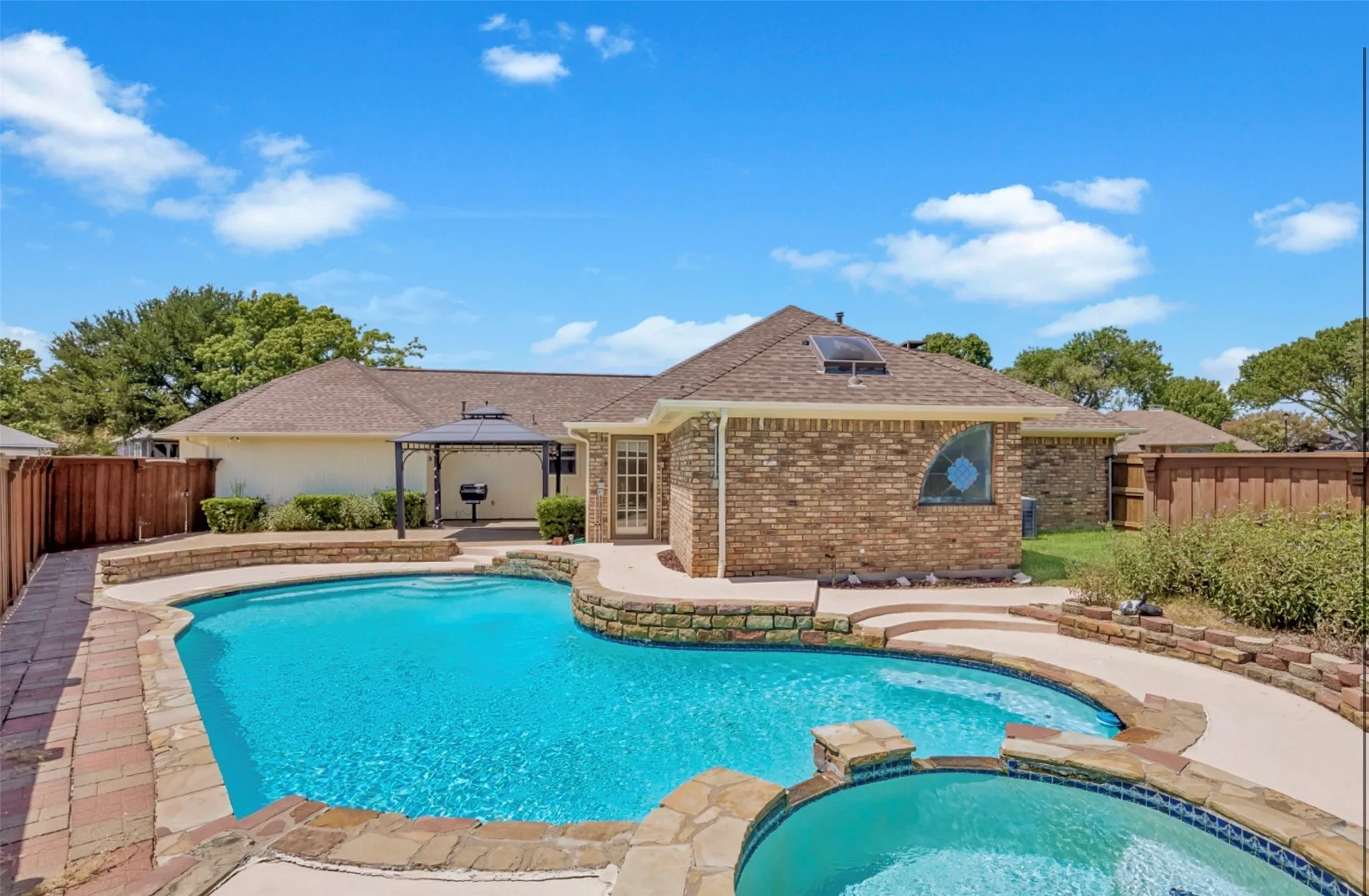 Single Family Residence For Sale in Collin County , 509 Rustic Place, Wylie, Texas 75098, 3 Bedroom, 2 Bathroom, 2 Garage spaces, 2,086 Sqft, built in 1986, mls#21350172, Real Estate Agent in Wylie, Homes For Sale in Collin county, Homes For Sale in Wylie, Realtor in Wylie Texas, Real Estate Brokerage Independent Realty Texas, Luminita Cordes Realtor