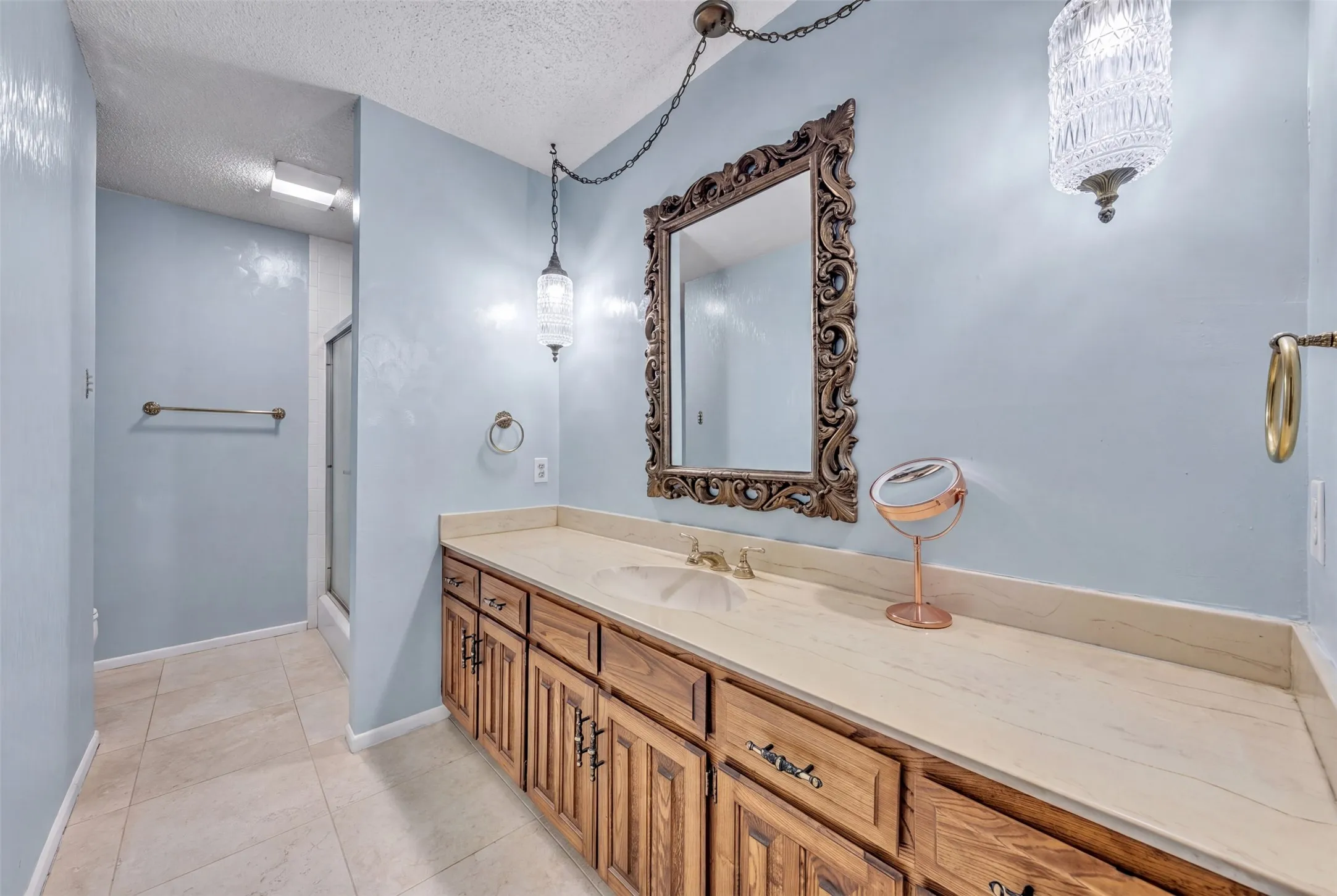 Single Family Residence For Sale in Tarrant County , 6808 Winchester Court, Fort Worth, Texas 76133, 3 Bedroom, 2 Bathroom, 3 Garage spaces, 2,187 Sqft, built in 1975, mls#21358503, Real Estate Agent in Fort Worth, Homes For Sale in Tarrant county, Homes For Sale in Fort Worth, Realtor in Fort Worth Texas, Real Estate Brokerage Independent Realty Texas, Luminita Cordes Realtor