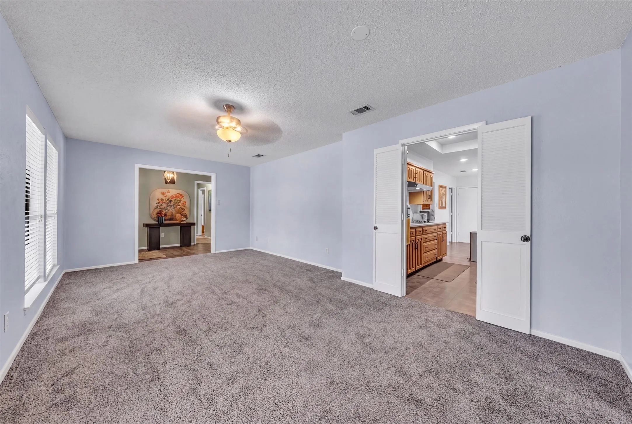 Single Family Residence For Sale in Tarrant County , 6808 Winchester Court, Fort Worth, Texas 76133, 3 Bedroom, 2 Bathroom, 3 Garage spaces, 2,187 Sqft, built in 1975, mls#21358503, Real Estate Agent in Fort Worth, Homes For Sale in Tarrant county, Homes For Sale in Fort Worth, Realtor in Fort Worth Texas, Real Estate Brokerage Independent Realty Texas, Luminita Cordes Realtor