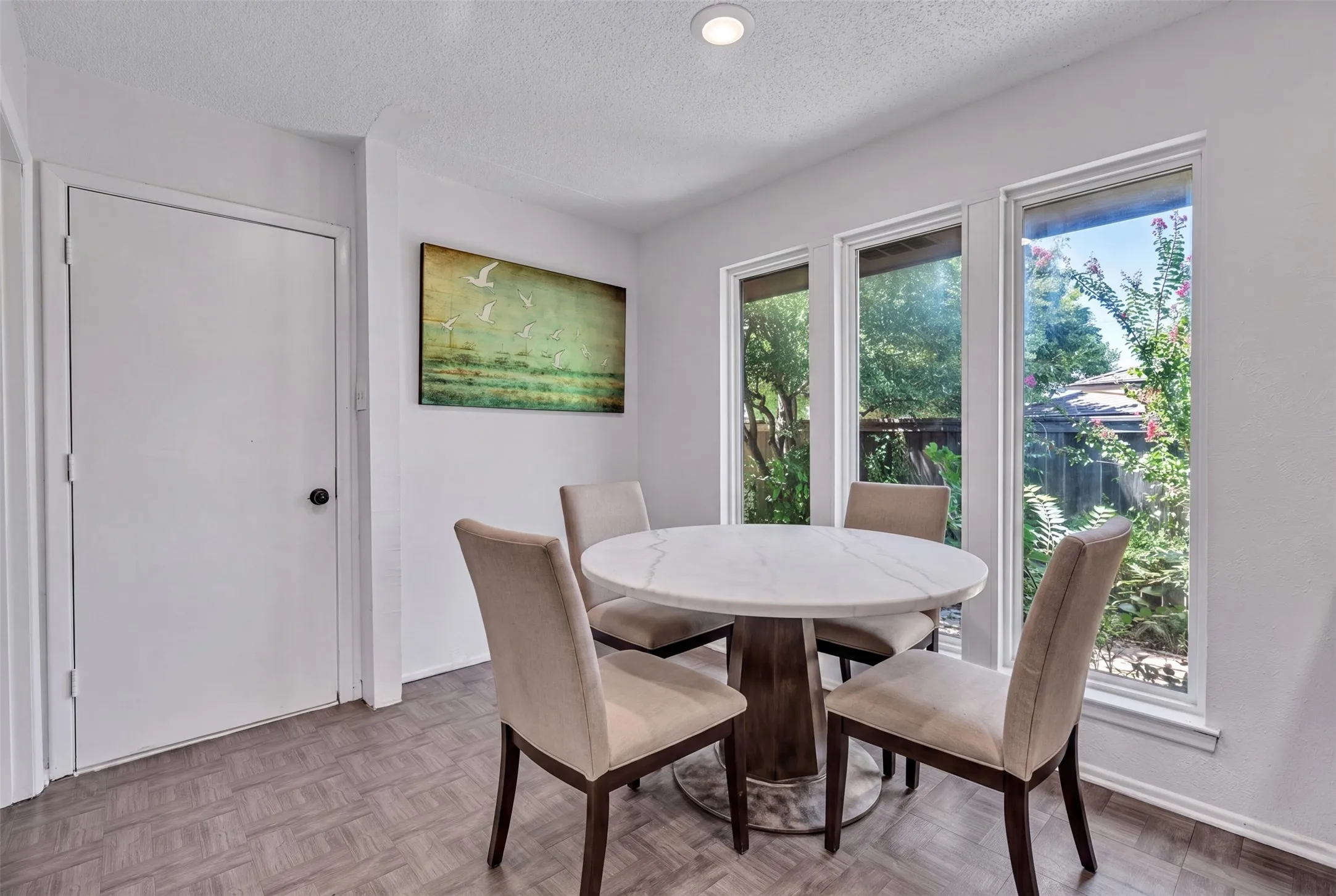 Single Family Residence For Sale in Tarrant County , 6808 Winchester Court, Fort Worth, Texas 76133, 3 Bedroom, 2 Bathroom, 3 Garage spaces, 2,187 Sqft, built in 1975, mls#21358503, Real Estate Agent in Fort Worth, Homes For Sale in Tarrant county, Homes For Sale in Fort Worth, Realtor in Fort Worth Texas, Real Estate Brokerage Independent Realty Texas, Luminita Cordes Realtor