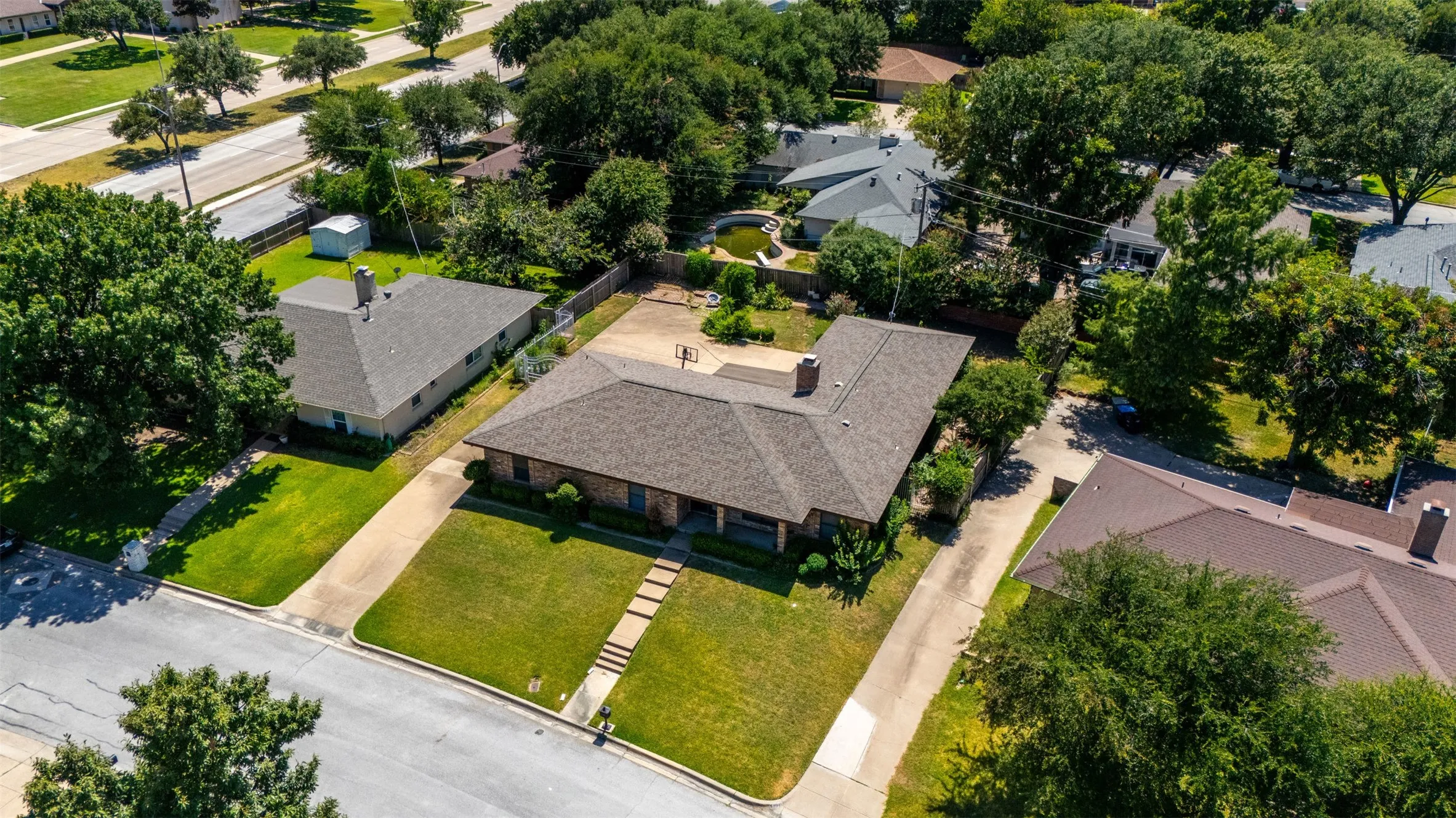 Single Family Residence For Sale in Tarrant County , 6808 Winchester Court, Fort Worth, Texas 76133, 3 Bedroom, 2 Bathroom, 3 Garage spaces, 2,187 Sqft, built in 1975, mls#21358503, Real Estate Agent in Fort Worth, Homes For Sale in Tarrant county, Homes For Sale in Fort Worth, Realtor in Fort Worth Texas, Real Estate Brokerage Independent Realty Texas, Luminita Cordes Realtor