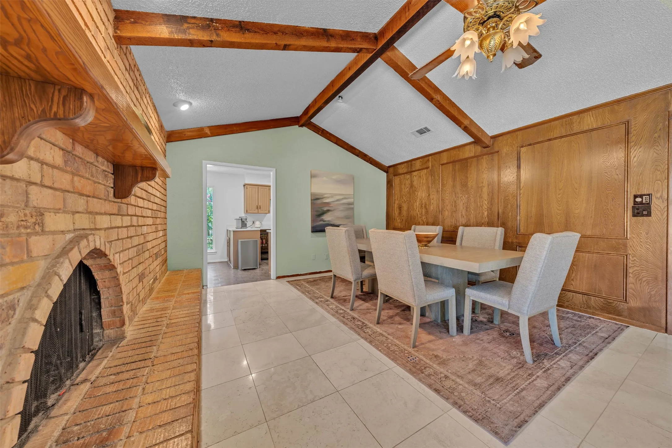 Single Family Residence For Sale in Tarrant County , 6808 Winchester Court, Fort Worth, Texas 76133, 3 Bedroom, 2 Bathroom, 3 Garage spaces, 2,187 Sqft, built in 1975, mls#21358503, Real Estate Agent in Fort Worth, Homes For Sale in Tarrant county, Homes For Sale in Fort Worth, Realtor in Fort Worth Texas, Real Estate Brokerage Independent Realty Texas, Luminita Cordes Realtor
