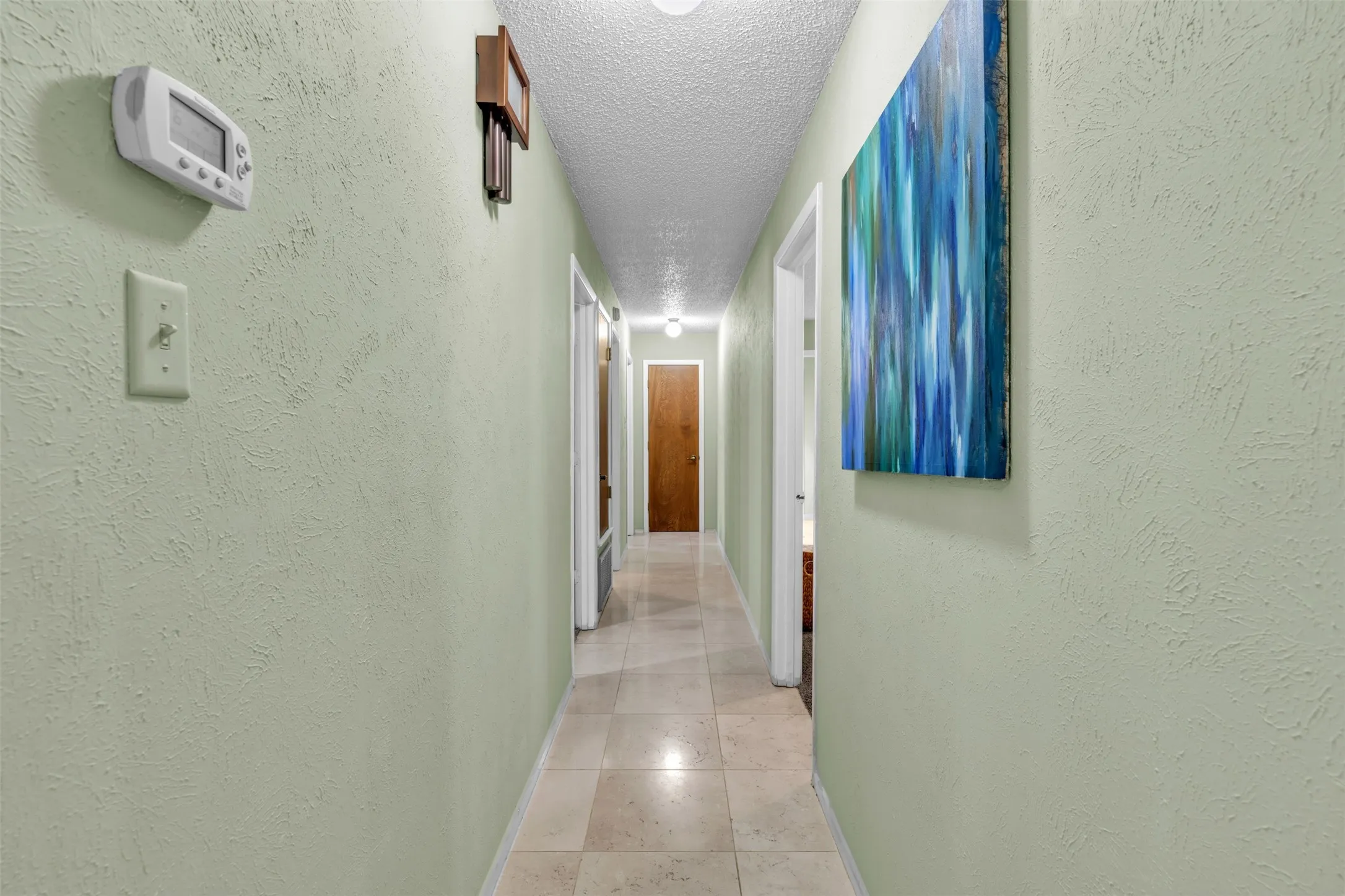 Single Family Residence For Sale in Tarrant County , 6808 Winchester Court, Fort Worth, Texas 76133, 3 Bedroom, 2 Bathroom, 3 Garage spaces, 2,187 Sqft, built in 1975, mls#21358503, Real Estate Agent in Fort Worth, Homes For Sale in Tarrant county, Homes For Sale in Fort Worth, Realtor in Fort Worth Texas, Real Estate Brokerage Independent Realty Texas, Luminita Cordes Realtor