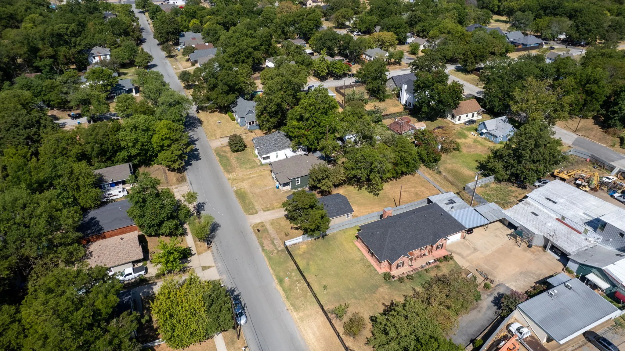 Single Family Residence For Sale in Grayson County , 217 E Hull Street, Denison, Texas 75021, 2 Bedroom, 1 Bathroom, Garage spaces, 884 Sqft, built in 1995, mls#21359569, Real Estate Agent in Denison, Homes For Sale in Grayson county, Homes For Sale in Denison, Realtor in Denison Texas, Real Estate Brokerage Independent Realty Texas, Luminita Cordes Realtor