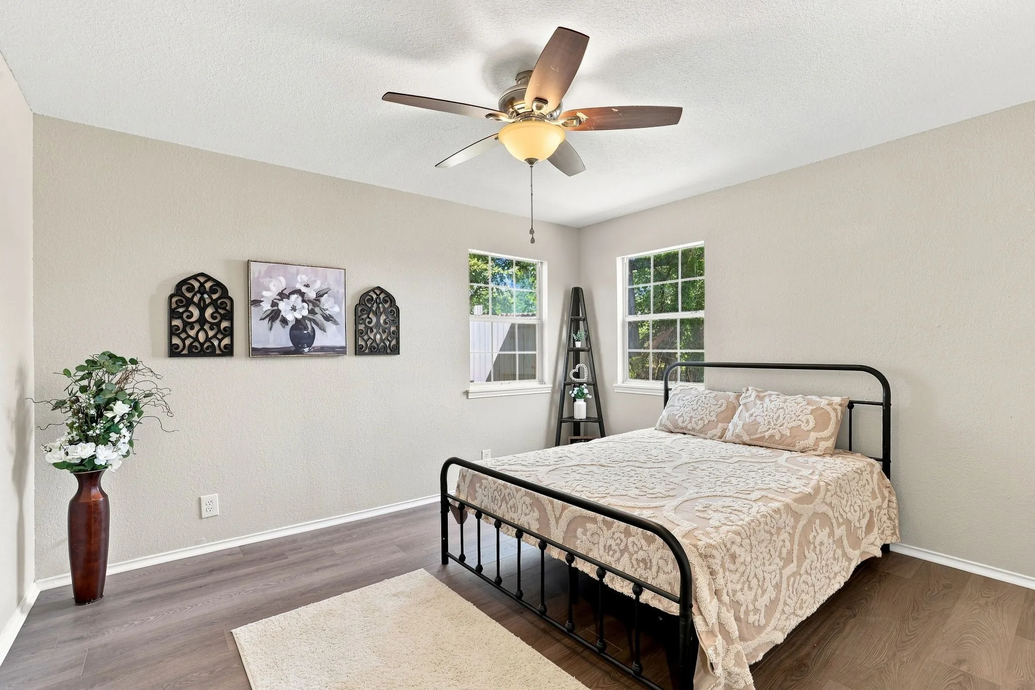Single Family Residence For Sale in Grayson County , 217 E Hull Street, Denison, Texas 75021, 2 Bedroom, 1 Bathroom, Garage spaces, 884 Sqft, built in 1995, mls#21359569, Real Estate Agent in Denison, Homes For Sale in Grayson county, Homes For Sale in Denison, Realtor in Denison Texas, Real Estate Brokerage Independent Realty Texas, Luminita Cordes Realtor