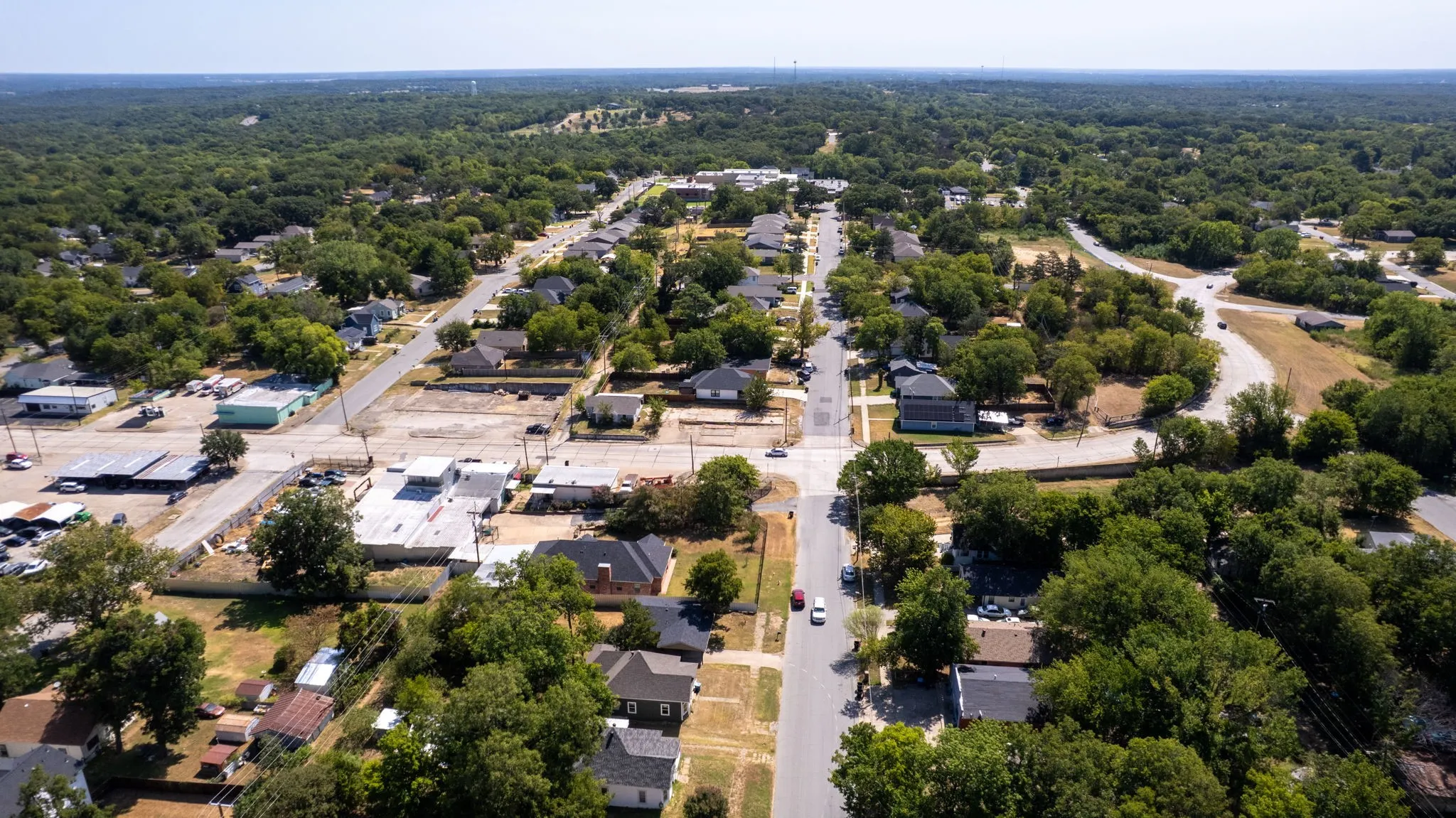 Single Family Residence For Sale in Grayson County , 217 E Hull Street, Denison, Texas 75021, 2 Bedroom, 1 Bathroom, Garage spaces, 884 Sqft, built in 1995, mls#21359569, Real Estate Agent in Denison, Homes For Sale in Grayson county, Homes For Sale in Denison, Realtor in Denison Texas, Real Estate Brokerage Independent Realty Texas, Luminita Cordes Realtor